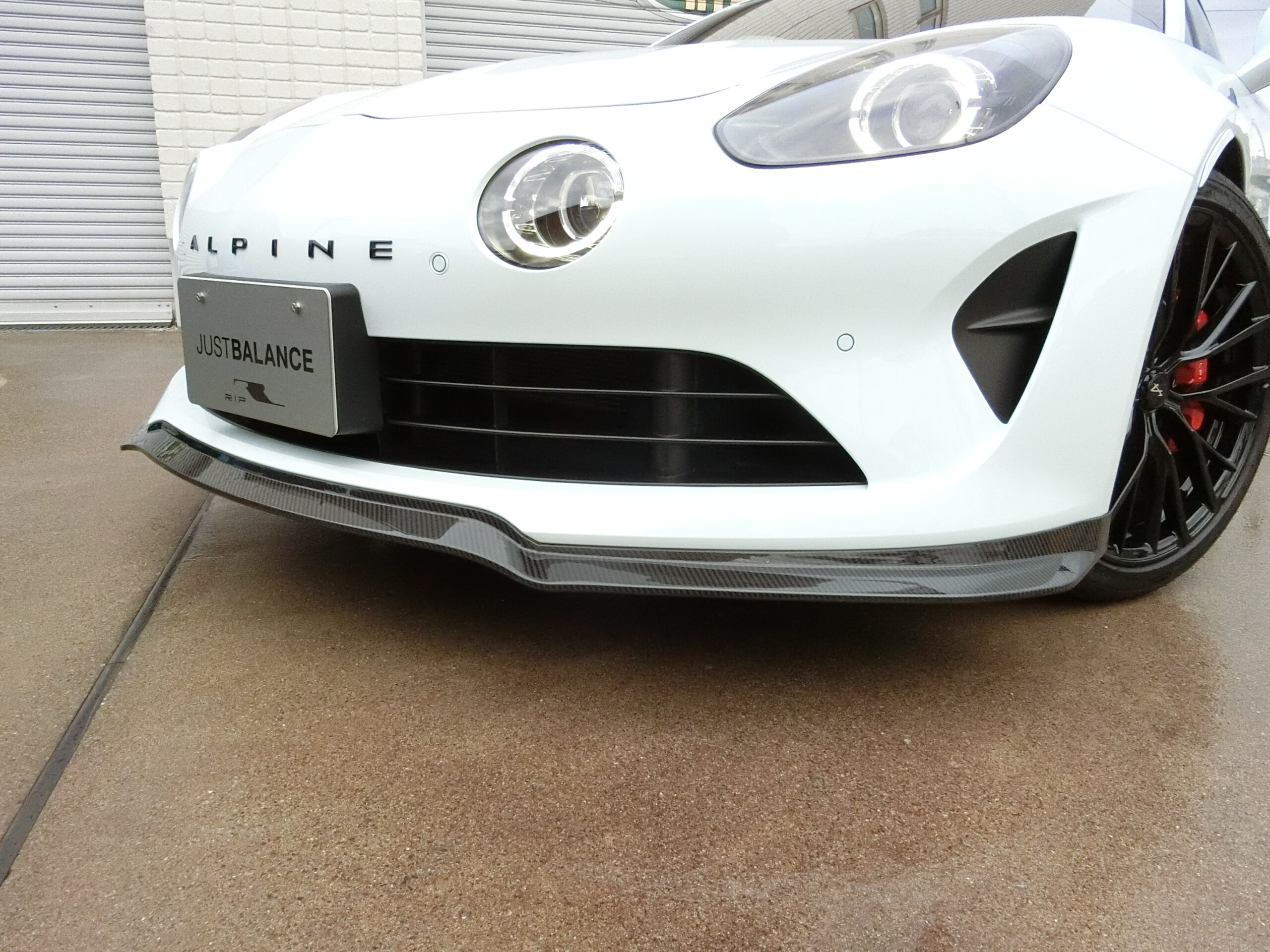 2025 Alpine A110 - アルピーヌ A110 S D車&左ハンドル 走行492km 延長保証加入 カーボンルーフ カーボンリップ カーボンスポイラー パール ナビ 屋内車庫保管 Aカープレイ&Aオート Bカメラ OP&カスタム220