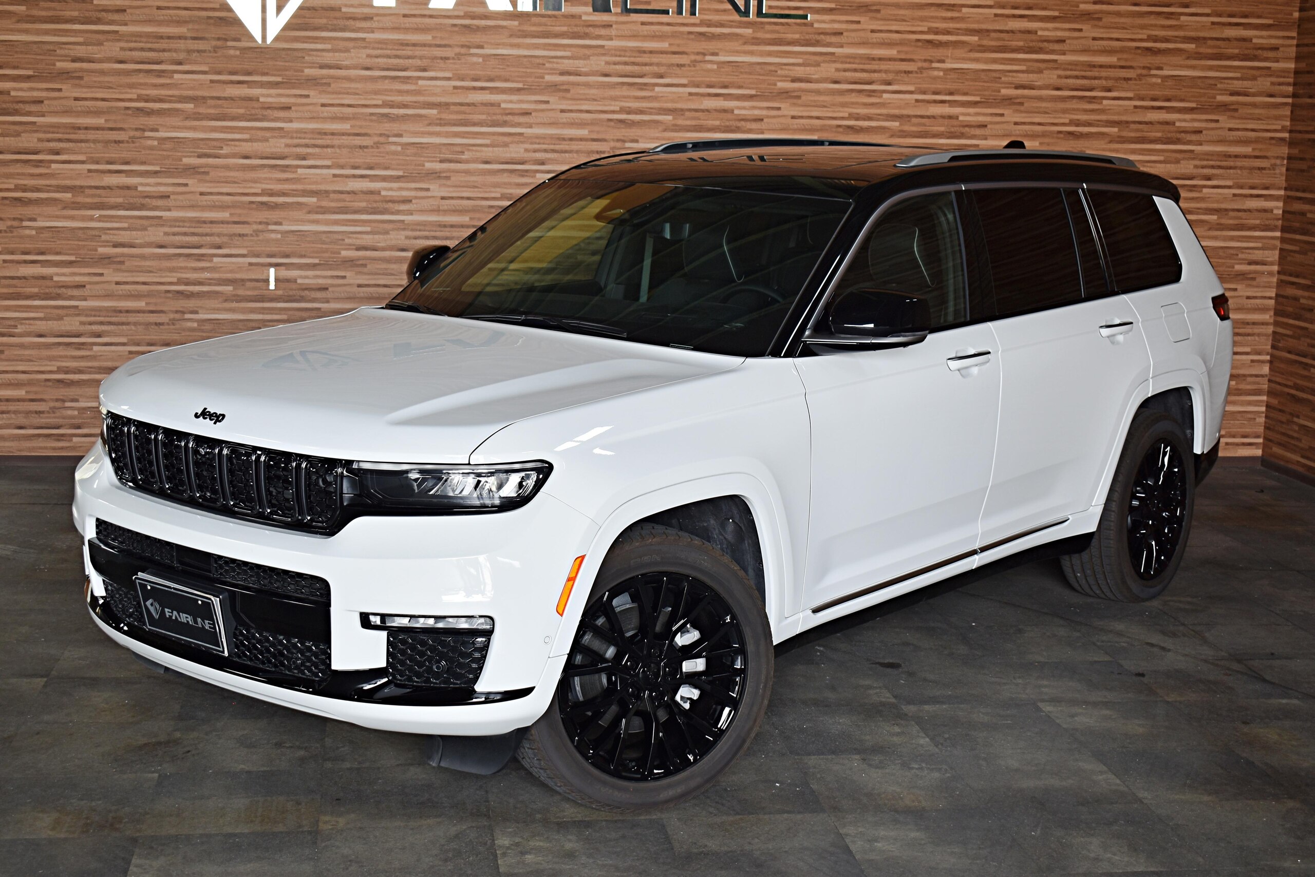2025 Jeep Grand CherokeeL - ジープ グランドチェロキーL サミットリザーブ ファイナルV8モデル 左ハンドル 新車 V8 5.7Lエンジン ブラックトップ セカンドベンチシート 助手席HDMIモニター マッキントッシュサラウンド パノラマルーフ 22インチブラックホイール マッサージシート エアサス