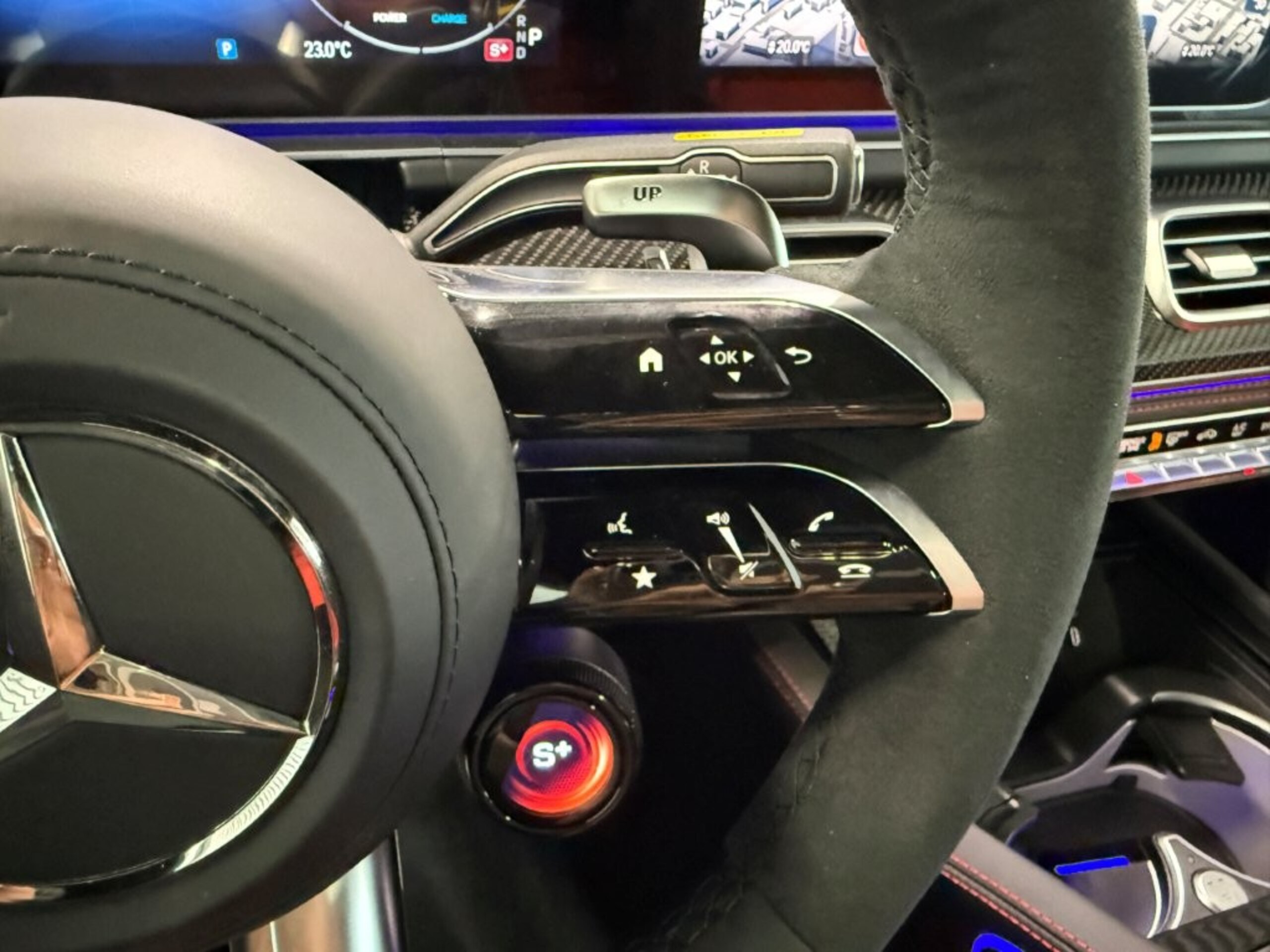 2026 Mercedes-AMG GLECoupe - メルセデスＡＭＧ GLEクーペ 63 S 4マチックプラス (ISG) 4WD MP202601 左ハンドル パノラミックS/R ブルメスタサウンド ヘッドアップディスプレイ 前後ドラレコ360/フロアマット フットオープナー 360°カメラ 温冷機能付カップホルダー エアバランスPKG 赤黒本革