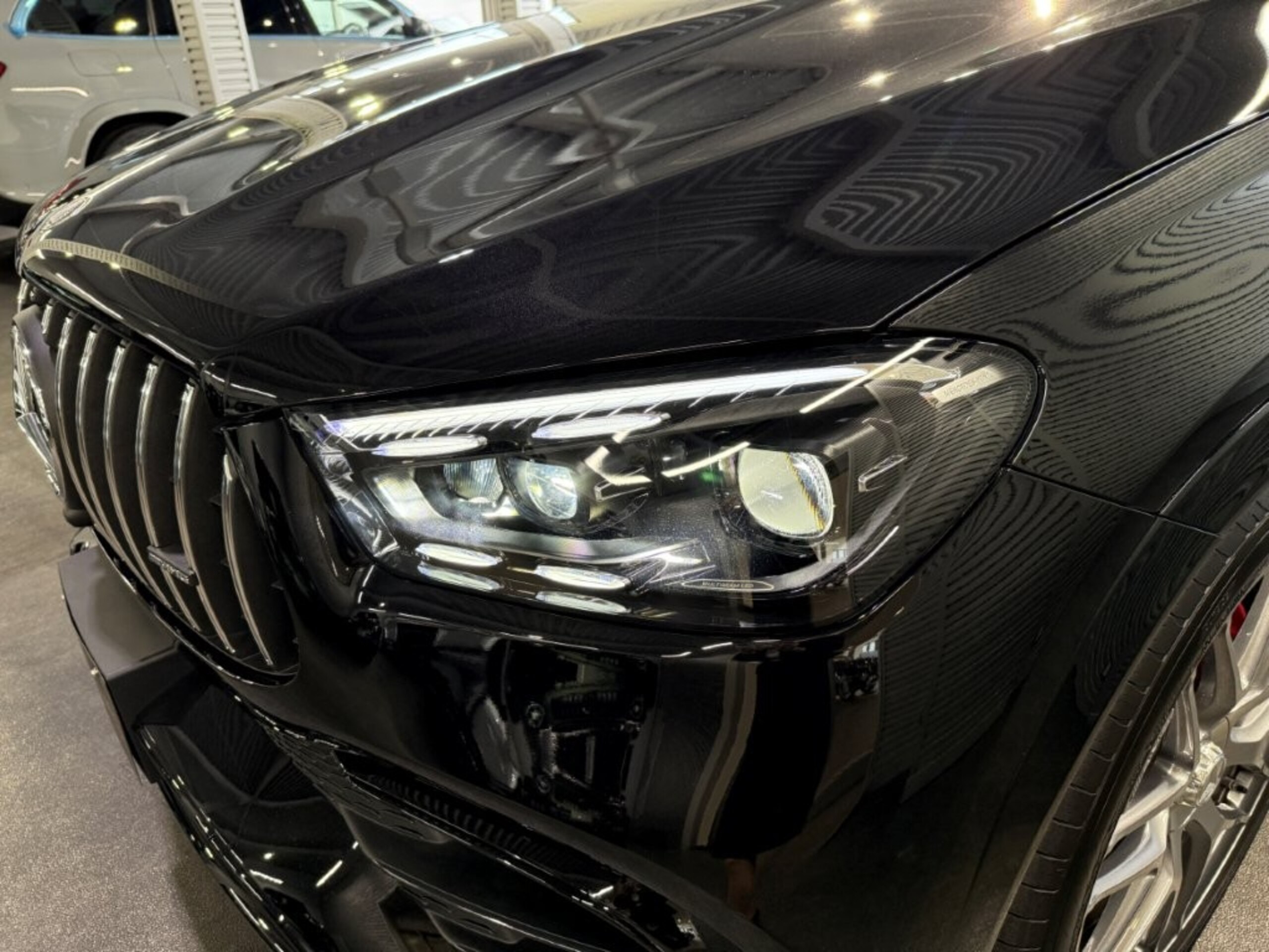 2026 Mercedes-AMG GLECoupe - メルセデスＡＭＧ GLEクーペ 63 S 4マチックプラス (ISG) 4WD MP202601 左ハンドル パノラミックS/R ブルメスタサウンド ヘッドアップディスプレイ 前後ドラレコ360/フロアマット フットオープナー 360°カメラ 温冷機能付カップホルダー エアバランスPKG 赤黒本革