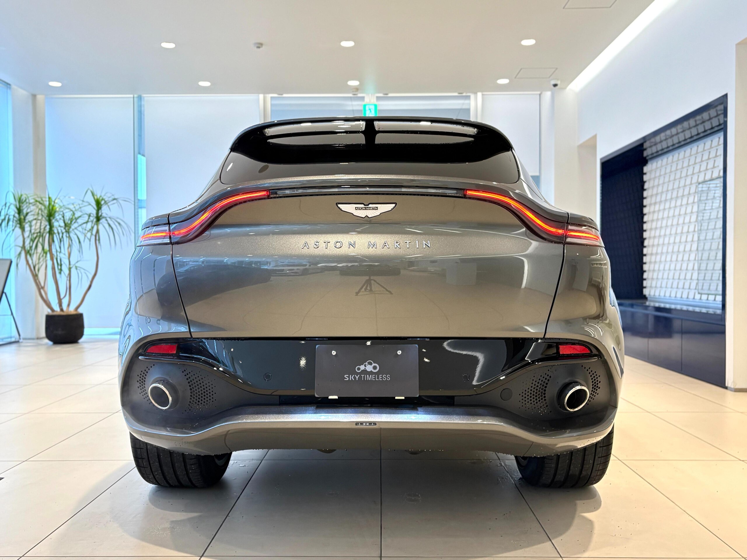 2022 Aston Martin DBX