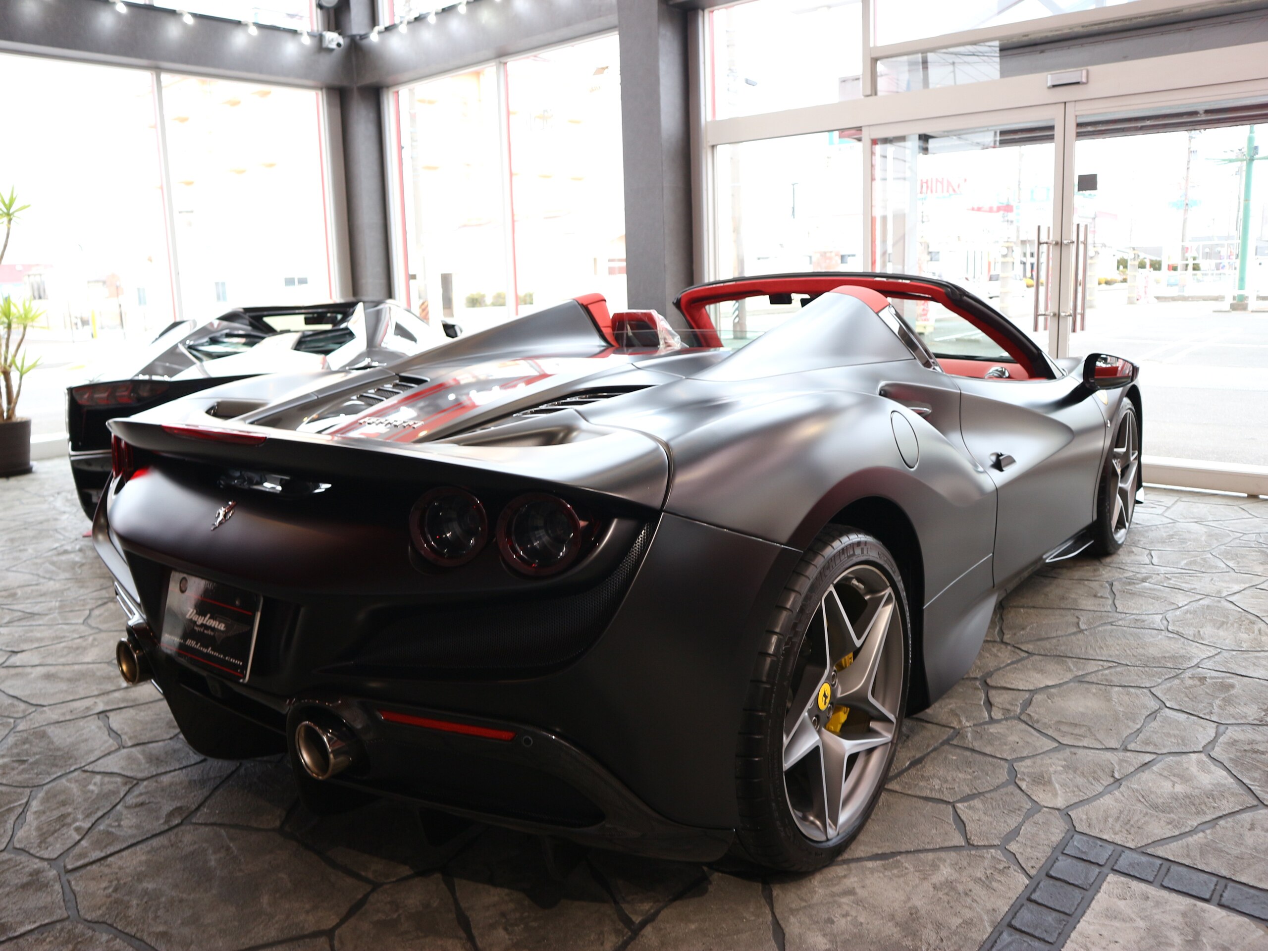 2022 Ferrari F8Spider - フェラーリ F8スパイダー F1 DCT ワンオーナー車/フルディーラー整備記録簿/OP1000オーバー/フルボディステルスPPF施工/内外装EGカーボン/レーシングシート(トリコロールstripe)/LEDハンドル/ダイヤモンドカット鍛造20AW(チタンボルト)/Fリフター