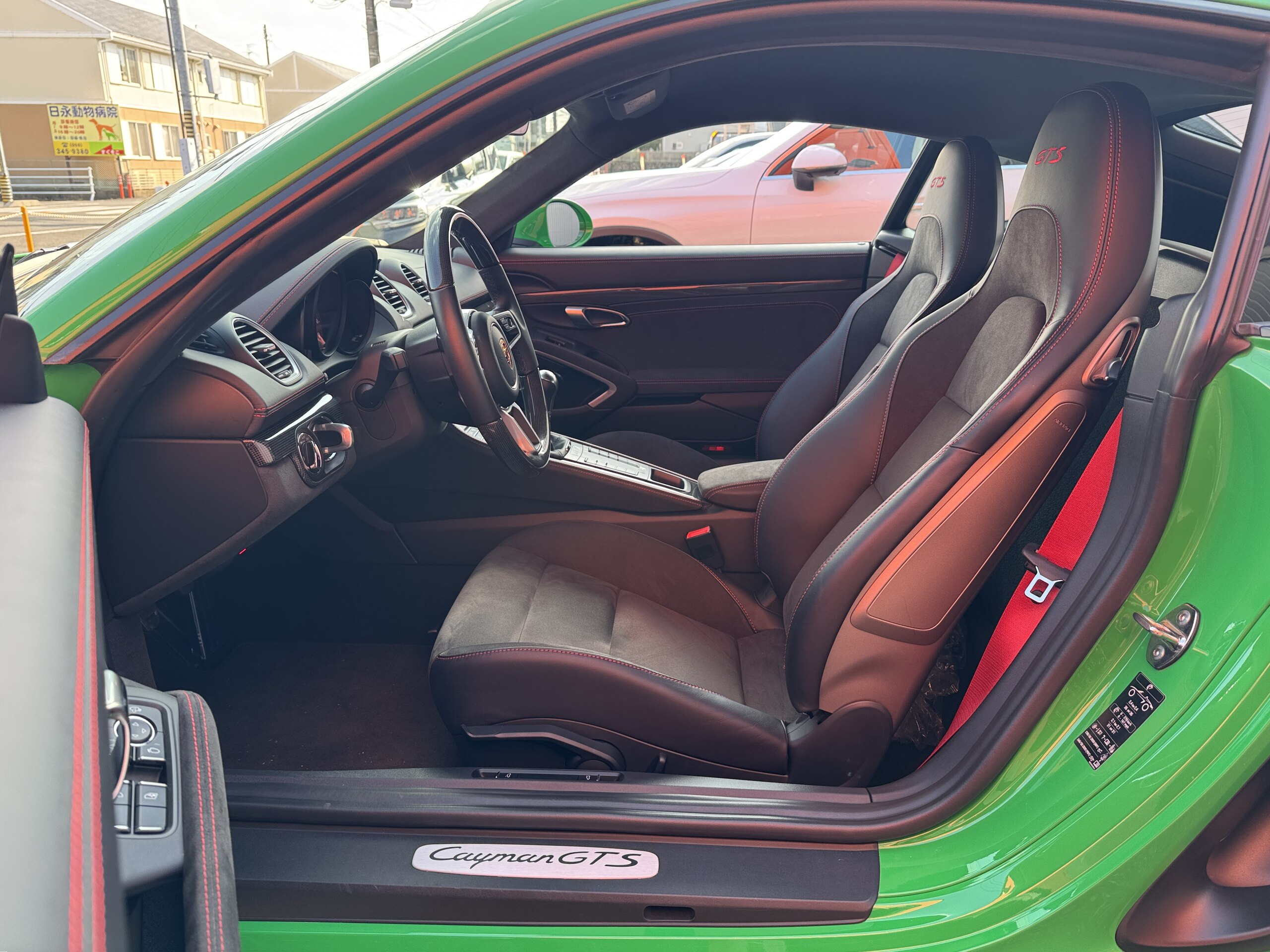 2022 Porsche 718 Cayman - ポルシェ 718ケイマン GTS 4.0 スポーツクロノ スポーツエキゾースト GTSインテリアパッケージ カーボンステアリング PDLSティンテッド PASM エクスクルーシブデザインテールライト スポーツシート+ シートヒーター サテンブラック20インチAW