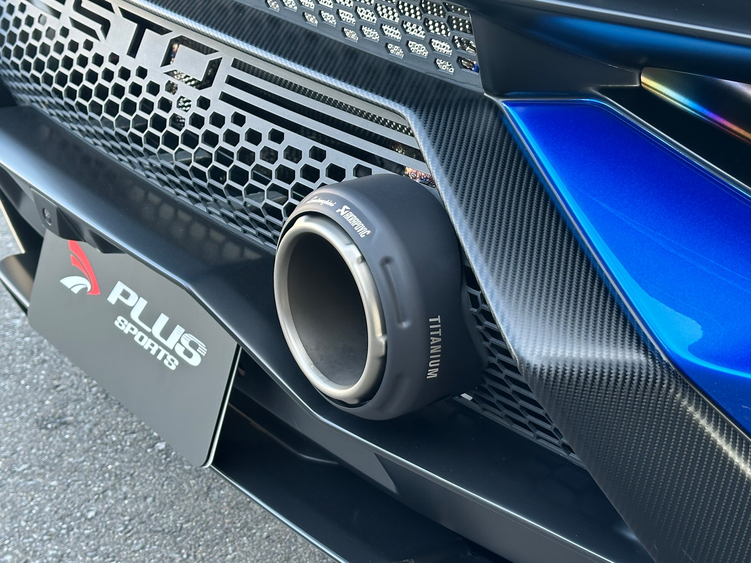 2022 Lamborghini Huracan - ランボルギーニ ウラカン STO (LDF) 純正AKRAPOVICマフラー フルプロテクション Frリフト マットブラックホイール デジタルインナーミラー