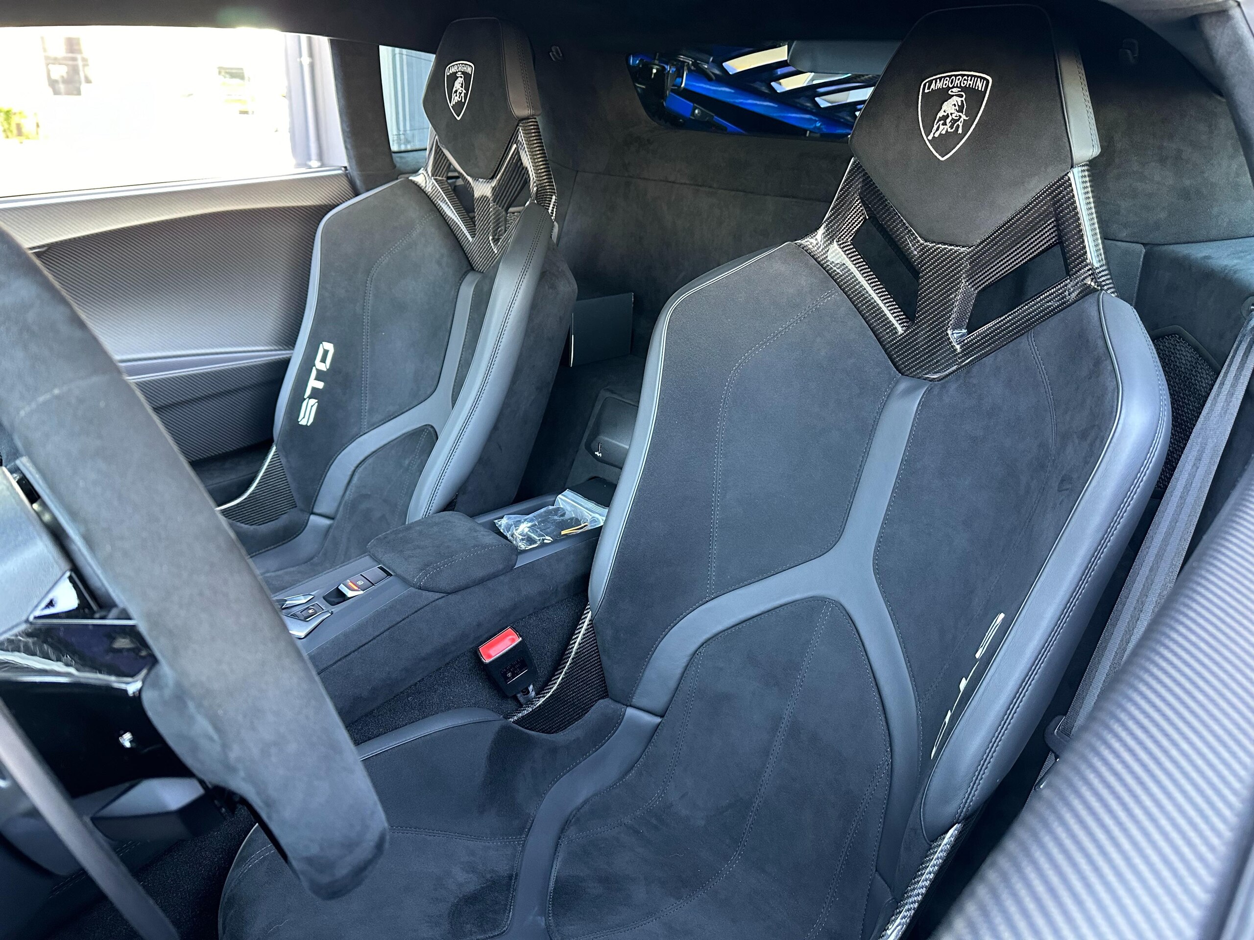 2022 Lamborghini Huracan - ランボルギーニ ウラカン STO (LDF) 純正AKRAPOVICマフラー フルプロテクション Frリフト マットブラックホイール デジタルインナーミラー