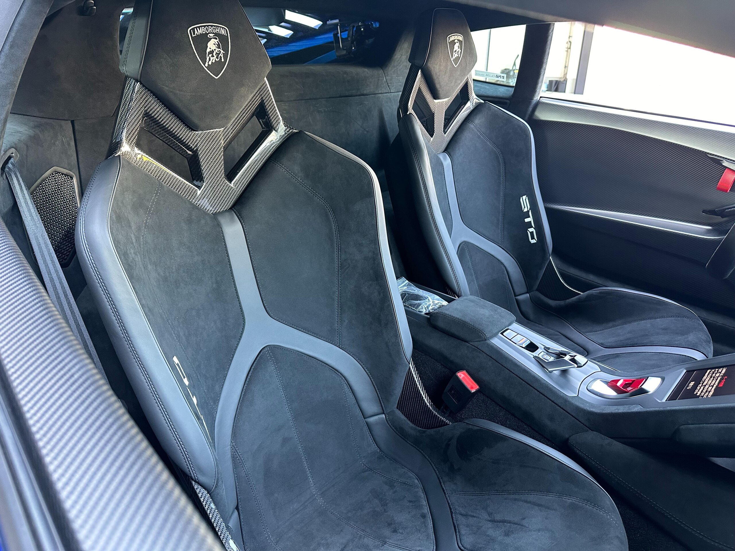 2022 Lamborghini Huracan - ランボルギーニ ウラカン STO (LDF) 純正AKRAPOVICマフラー フルプロテクション Frリフト マットブラックホイール デジタルインナーミラー