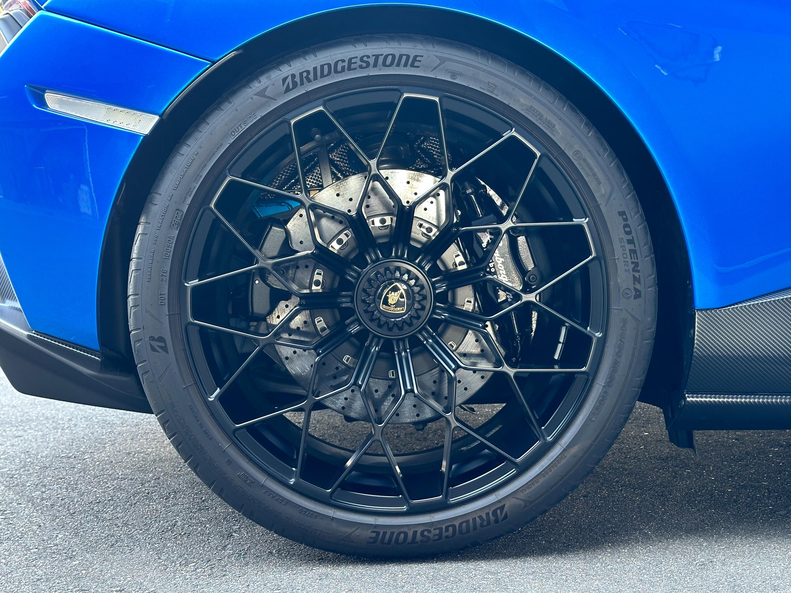 2022 Lamborghini Huracan - ランボルギーニ ウラカン STO (LDF) 純正AKRAPOVICマフラー フルプロテクション Frリフト マットブラックホイール デジタルインナーミラー