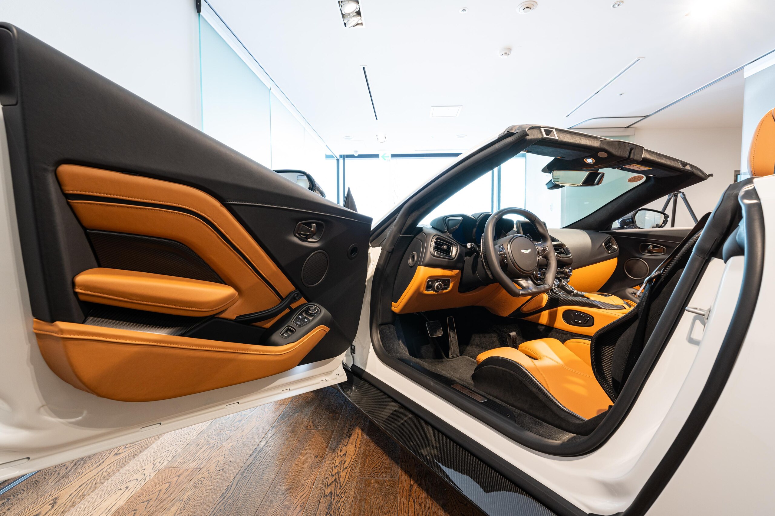 2023 Aston Martin Vantage - アストンマーティン ヴァンテージ V12 Vantage Roadster 世界249台限定 ルナーホワイト