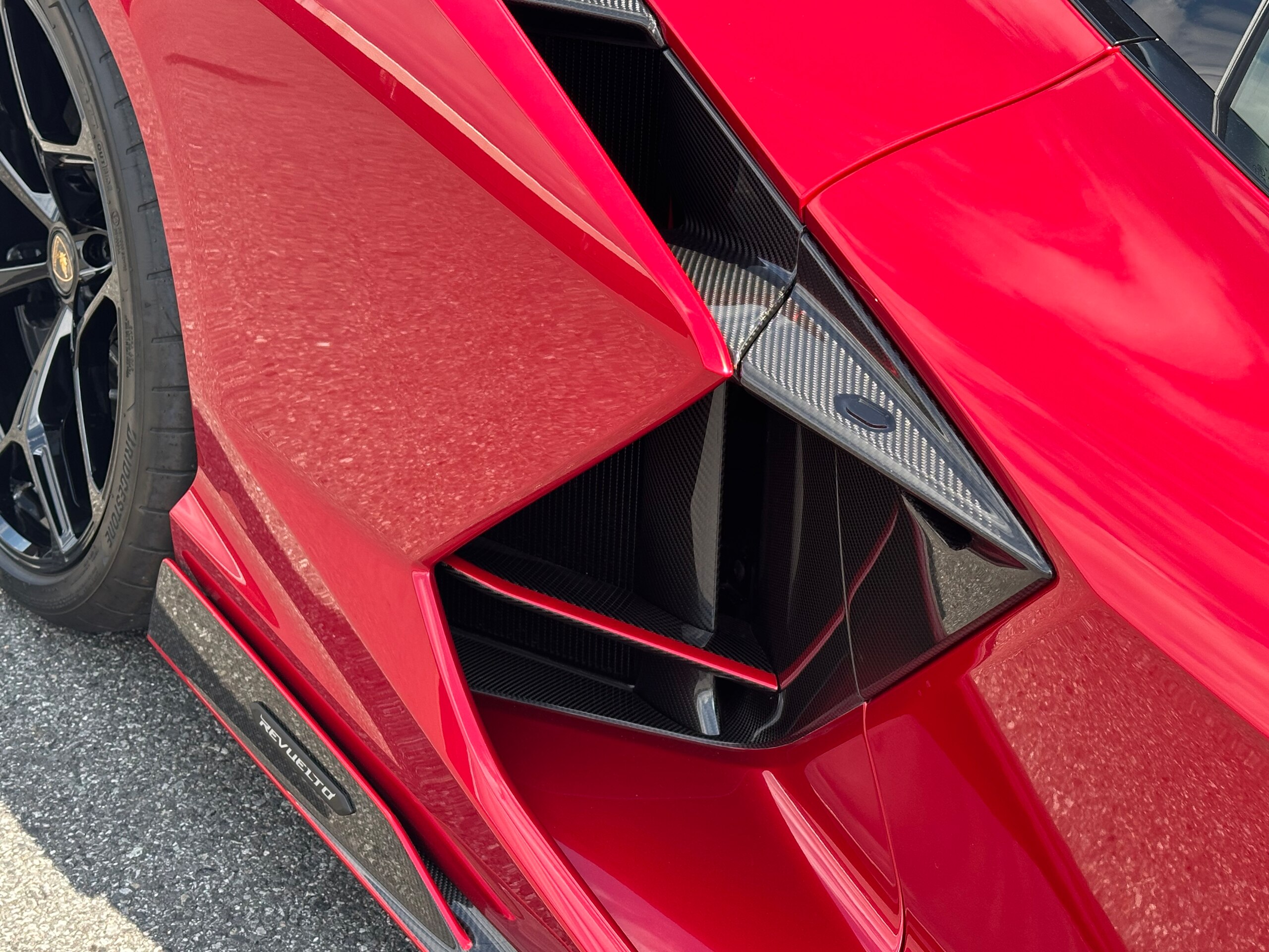 2024 Lamborghini Revuelto - ランボルギーニ レヴエルト 6.5 4WD RossoEfesto エクステリア&インテリアカーボンパッケージ ステアリングカーボンパッケージ ヘッドランプパッケージ スポルティーバトリム OP21-22inAW パッセンジャーディスプレイ カスタムラッピング