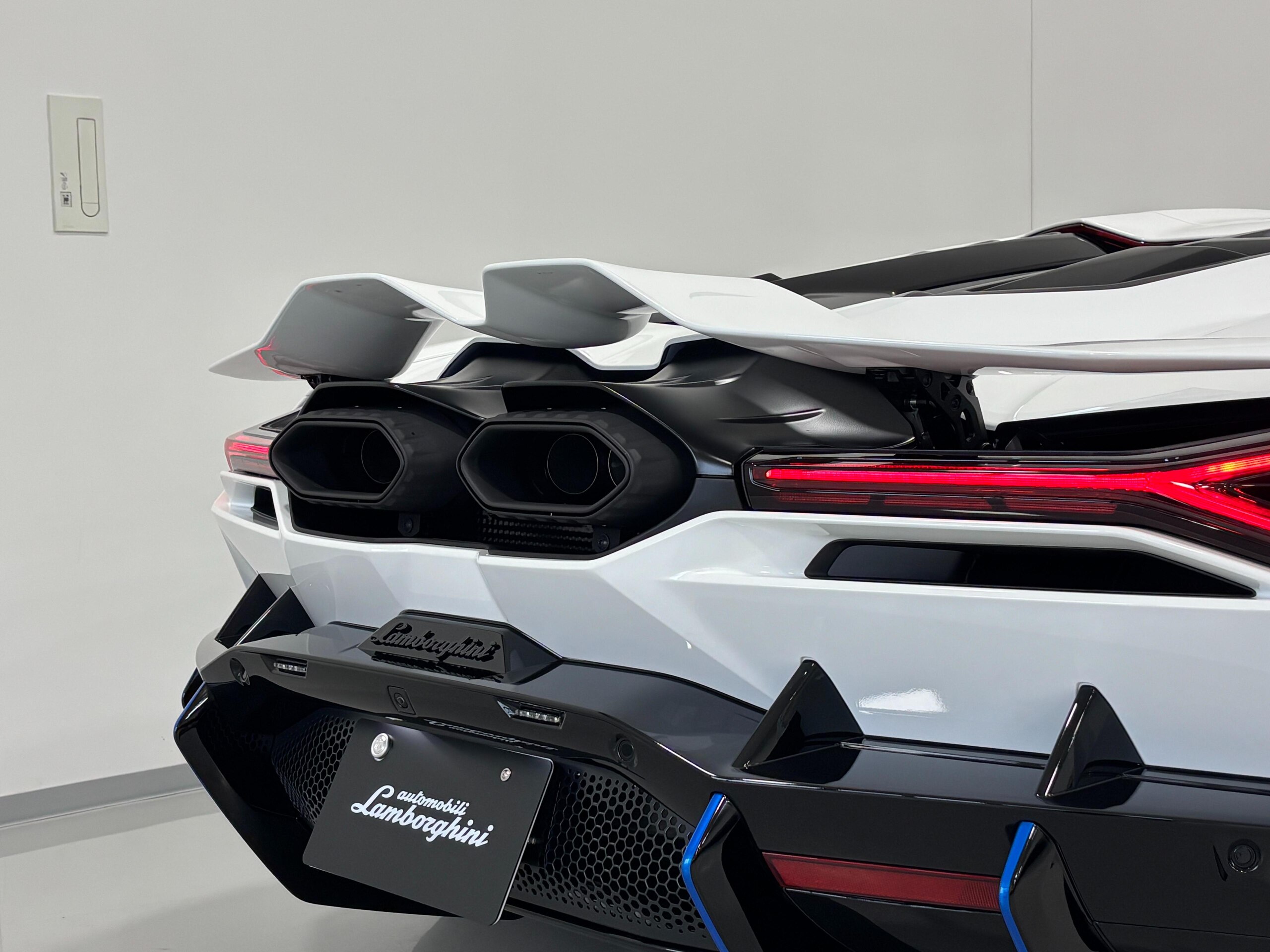 2024 Lamborghini Revuelto - 2024 لامبورغيني Revuelto
