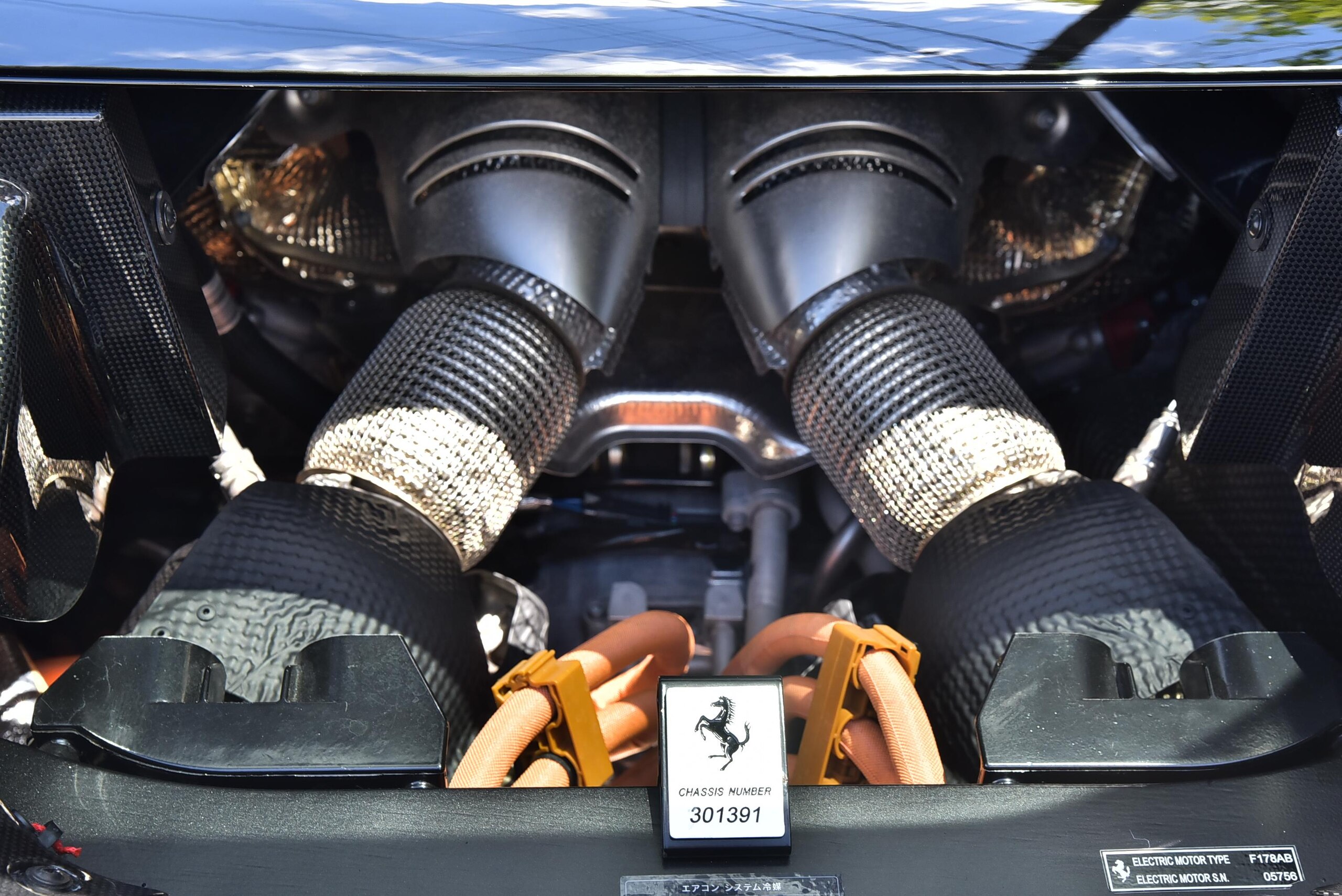 2024 Ferrari 296GTS - フェラーリ 296GTS アセット フィオラノ パッケージ F1 DCT ビアンコセルヴィノ(特注カラー) カーボンリアデュヒューザー カーボンアンダードアカバー LEDカーボンステアリング レーシングストライプ 20インチダイヤモンドカットホイール アップルカープレイ