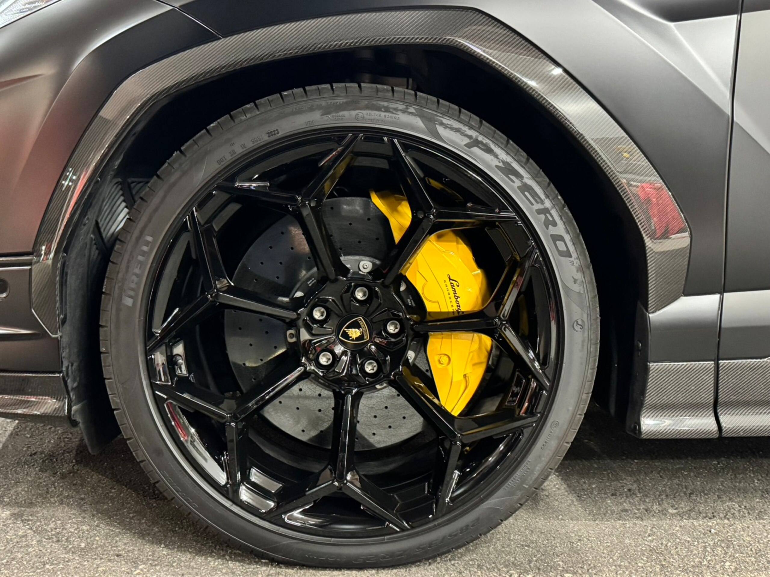 2024 Lamborghini Urus - ランボルギーニ ウルス ペルフォルマンテ 4WD Nero Nemesisマットブラック・フルエクステリアカーボンPKG・ビッグインテリアカーボンPKG・4SeatConfiguration・Bang&Olufsenサウンド