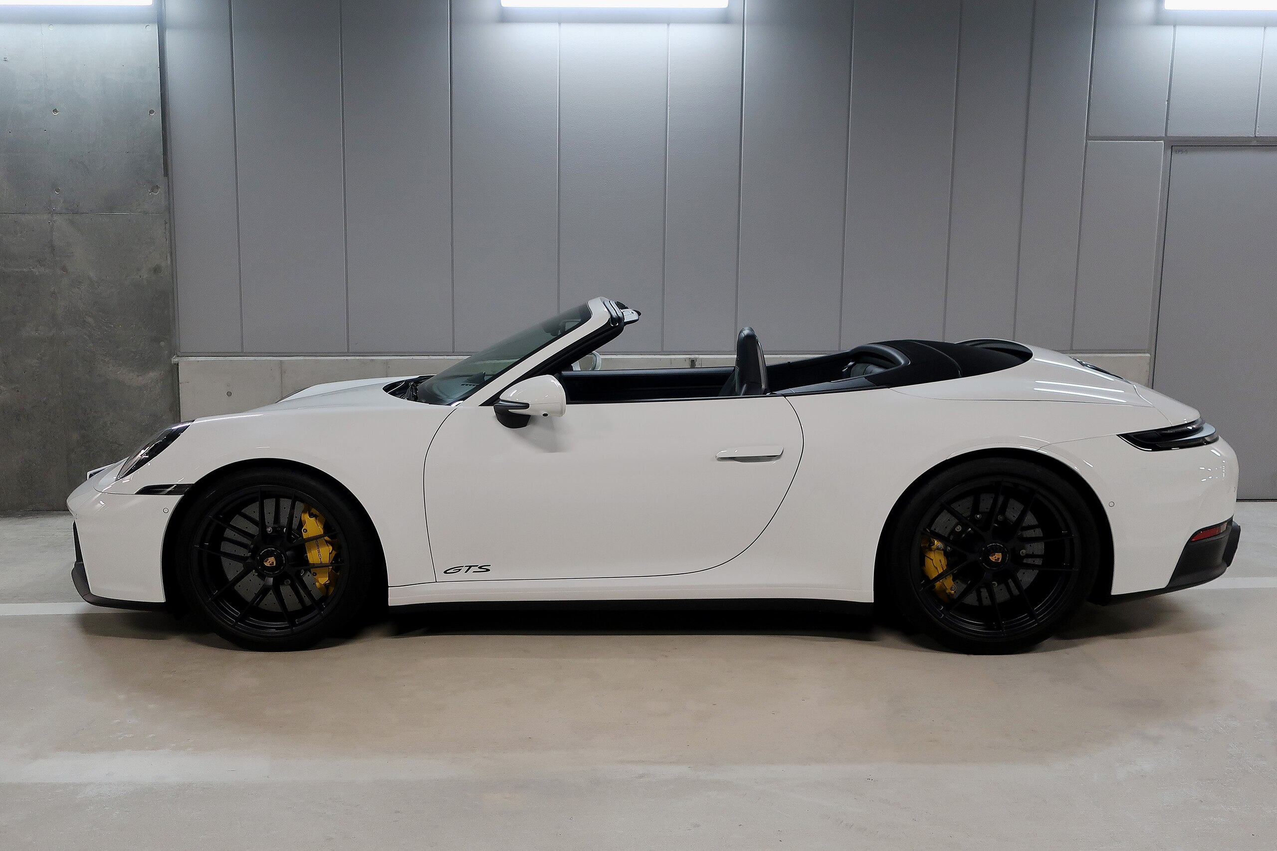 2025 Porsche 911 Cabriolet - ポルシェ 911カブリオレ カレラ GTS PDK 1オーナー GTSインテリアpkg PCCB チタン製スポーツテールパイプ Carrera GTS 20/21AW マトリックスライト ACC スポーツクロノ シートヒーター BOSEサウンド Rアスクルステア レーンチェンジ&キープアシスト OP255