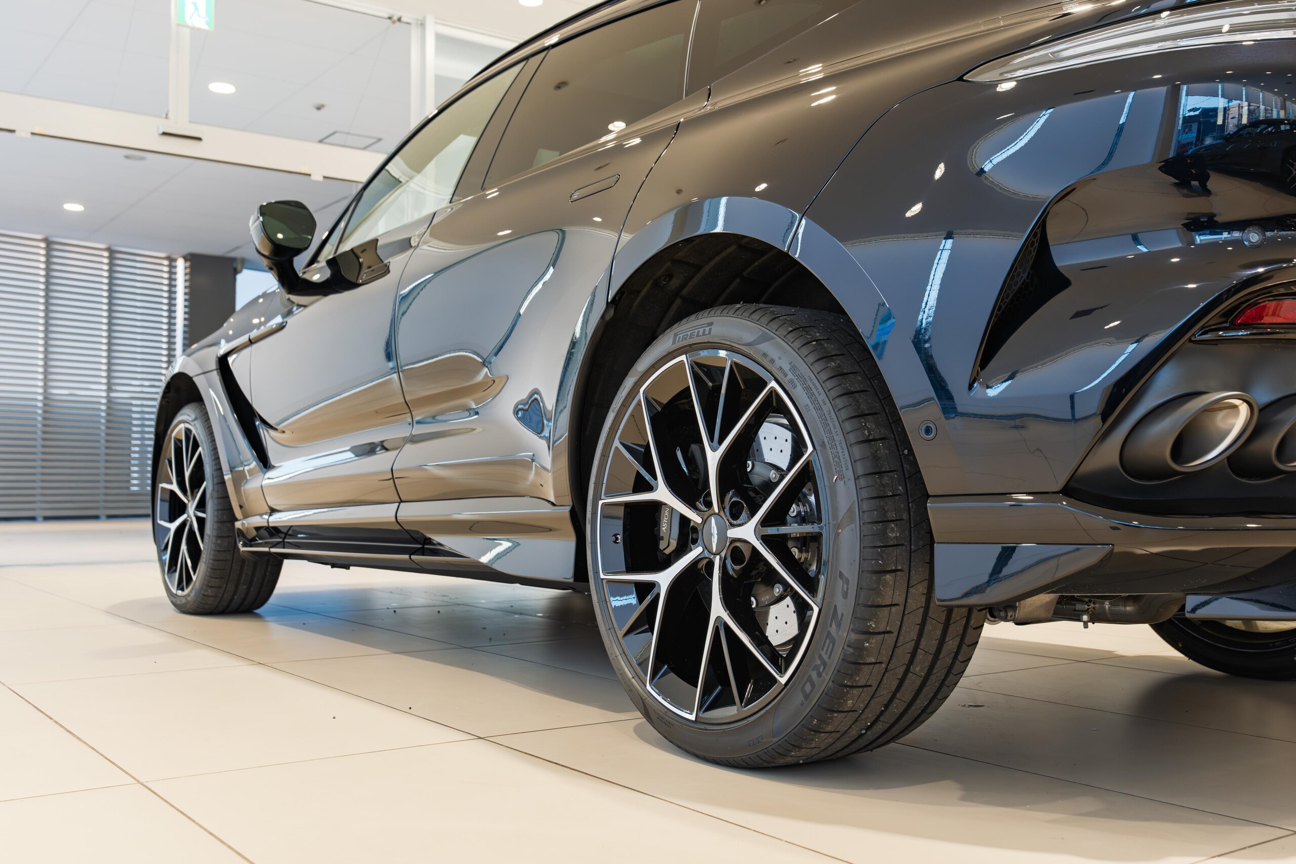 2025 Aston Martin DBX - 2025 أستون مارتن DBX