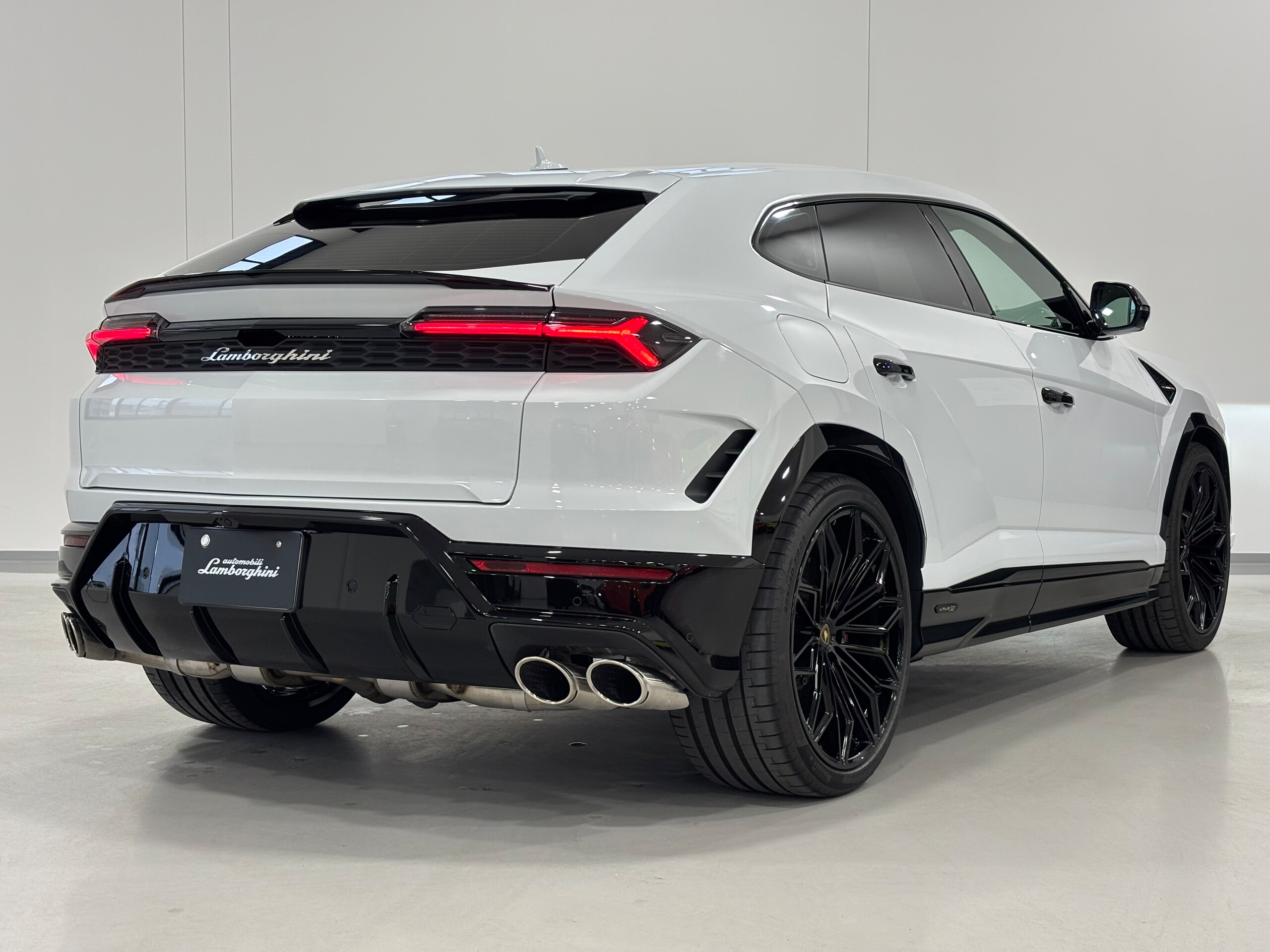 2025 Lamborghini Urus - ランボルギーニ ウルス SE 4WD URUS SE Bianco Icarus (ホワイト)