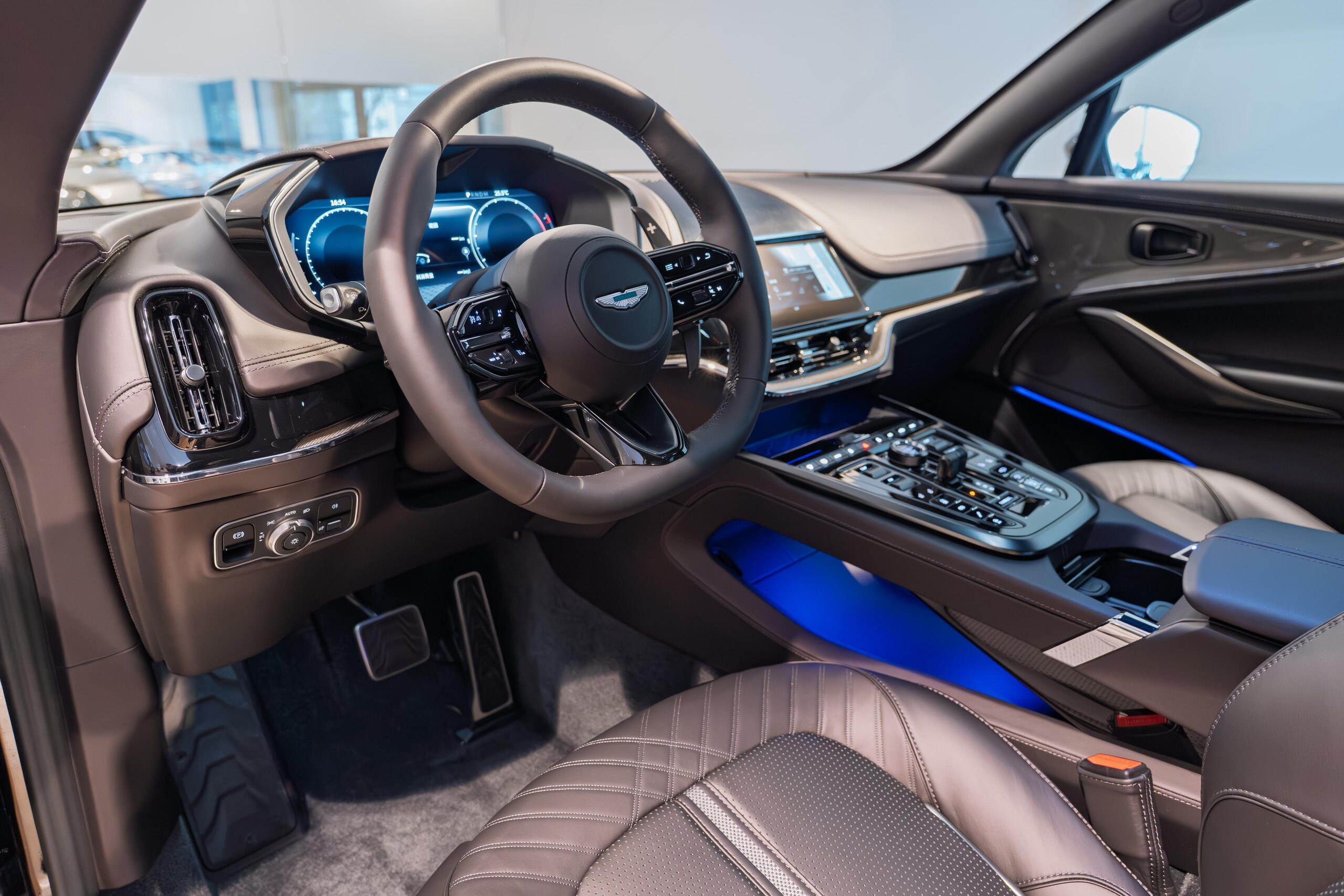 2026 Aston Martin DBX - 2026 أستون مارتن DBX