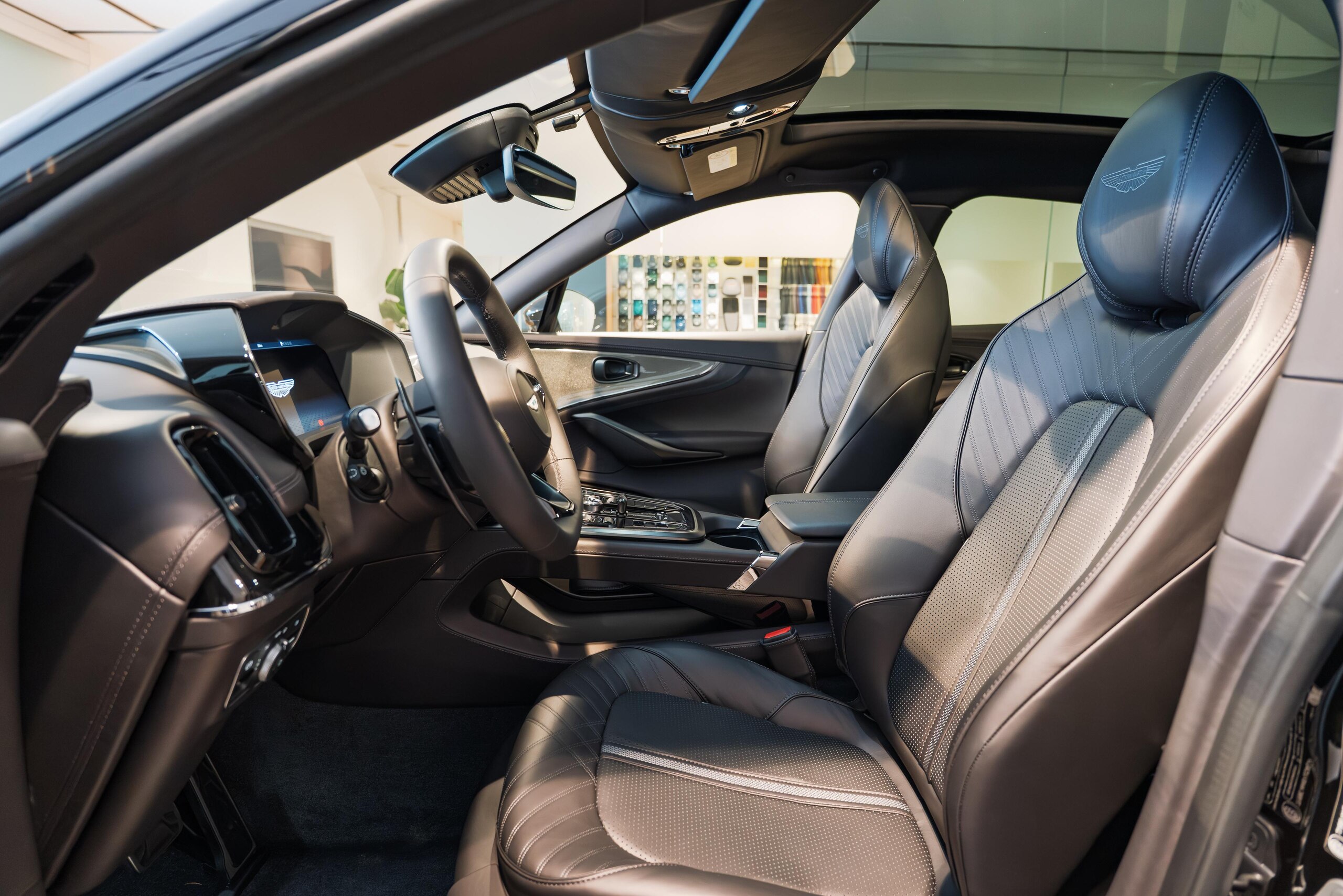 2026 Aston Martin DBX - 2026 أستون مارتن DBX