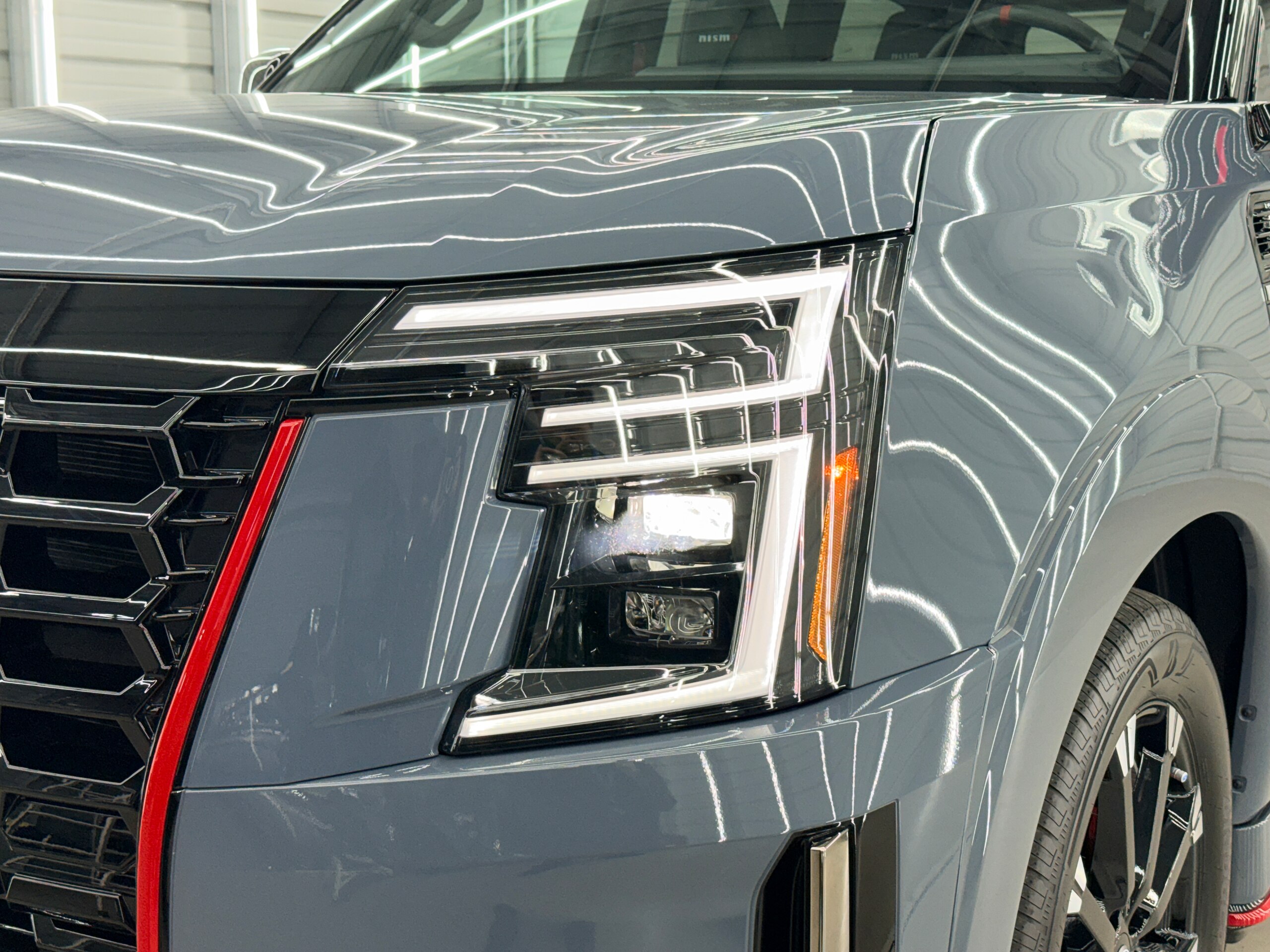 2026 Nissan Armada - 米国日産 アルマダ NISMO 専用色ステルスグレー 専用チューニングVR35DDTTエンジン 純正エアサス パノラマルーフ 14.3インチモニター Klipsch12スピーカー ワイヤレスアップルカープレイ 360°カメラ インビジブルフードビュー(170°前方透過) 3Dカメラ