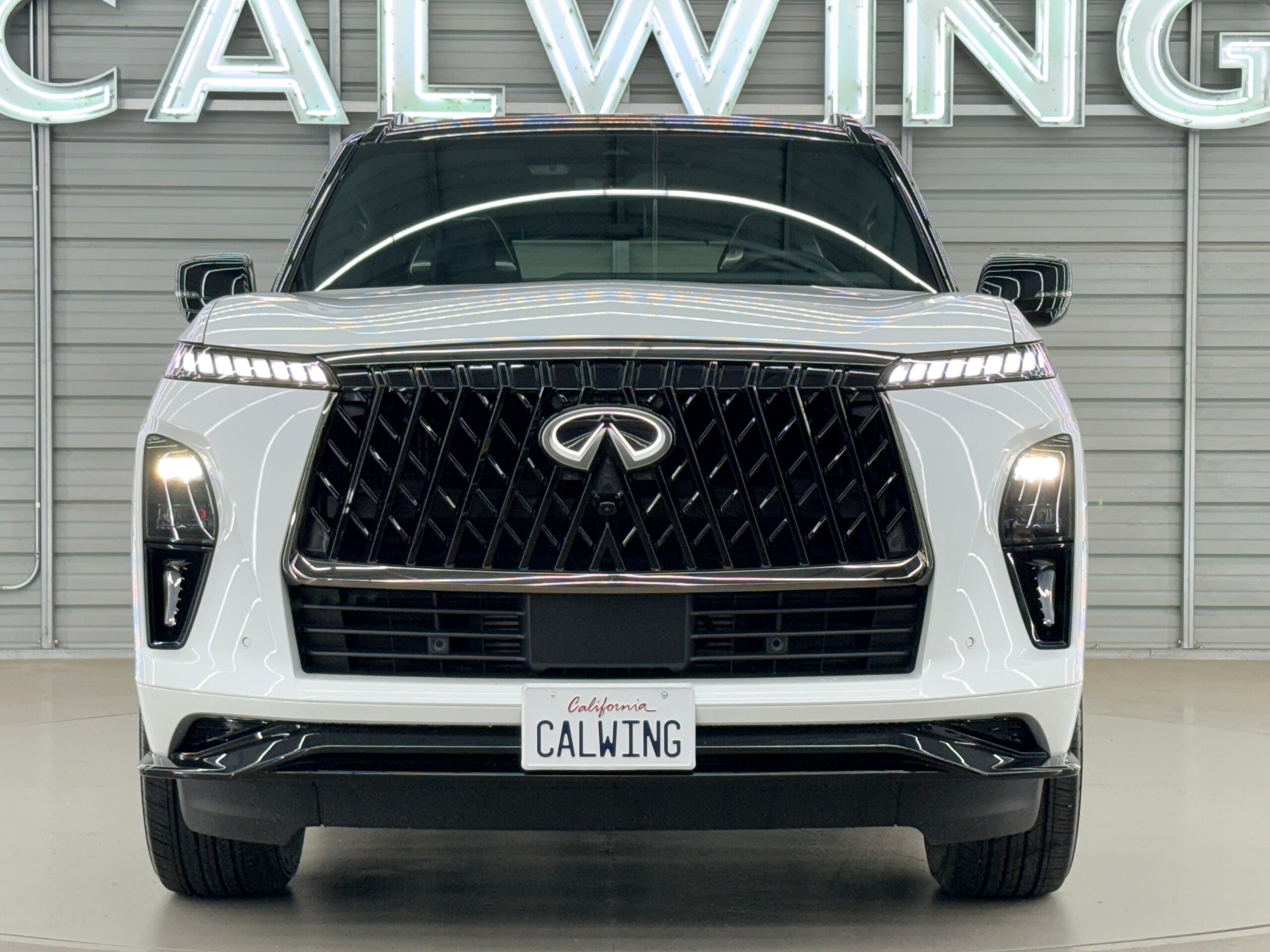 2026 Infiniti QX80 - 米国インフィニティ QX80 スポーツ 専用ブル―レザーインテリア 九州工場生産 日本未発売 パノラマルーフ 純正エアサス Klipsch24スピーカー1200Wサウンド 全席パワーシート アップルカープレイ シートマッサージ機能 1列目&2列目シートヒーター&クーラー 14.3インチモニター