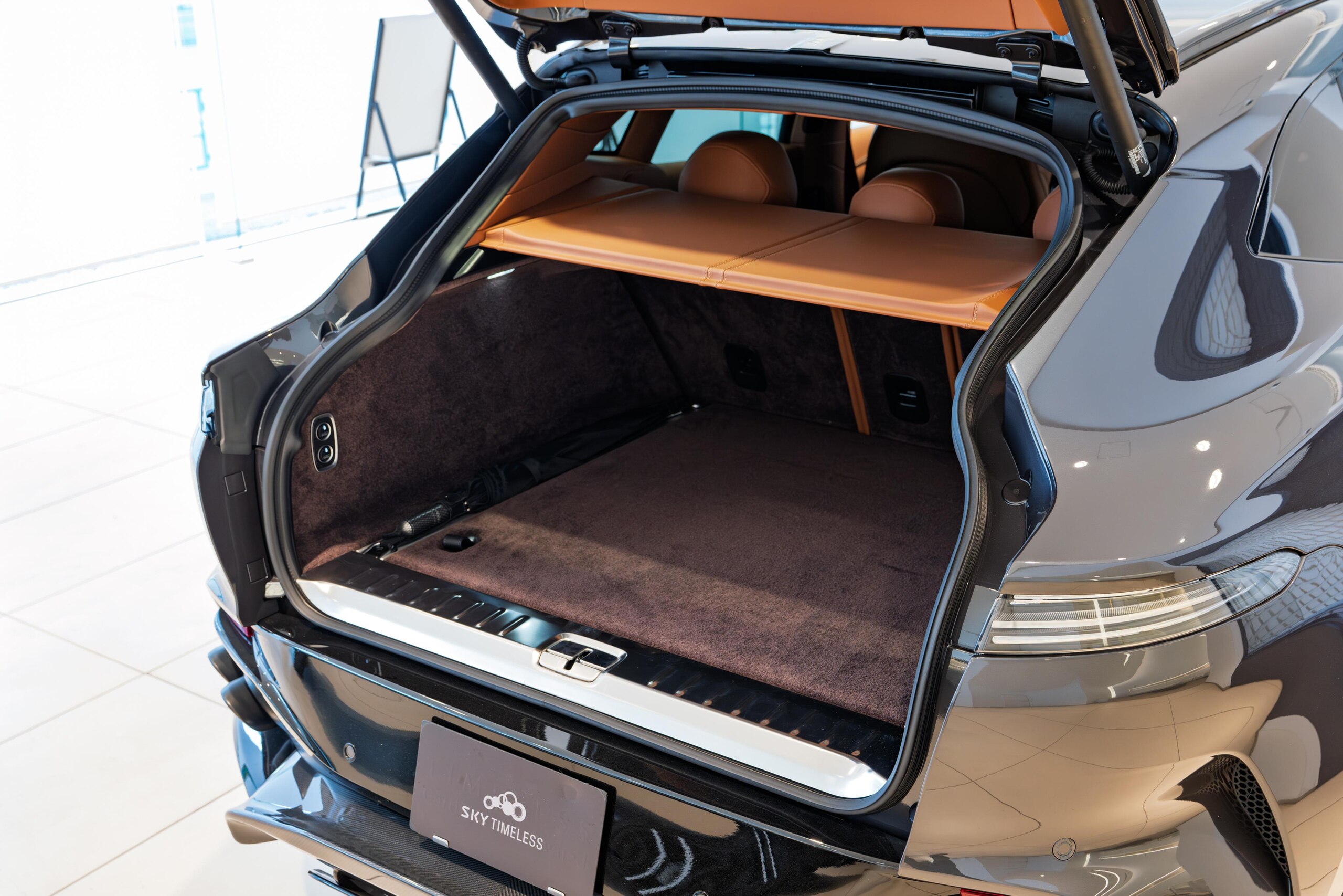 2026 Aston Martin DBX - 2026 أستون مارتن DBX