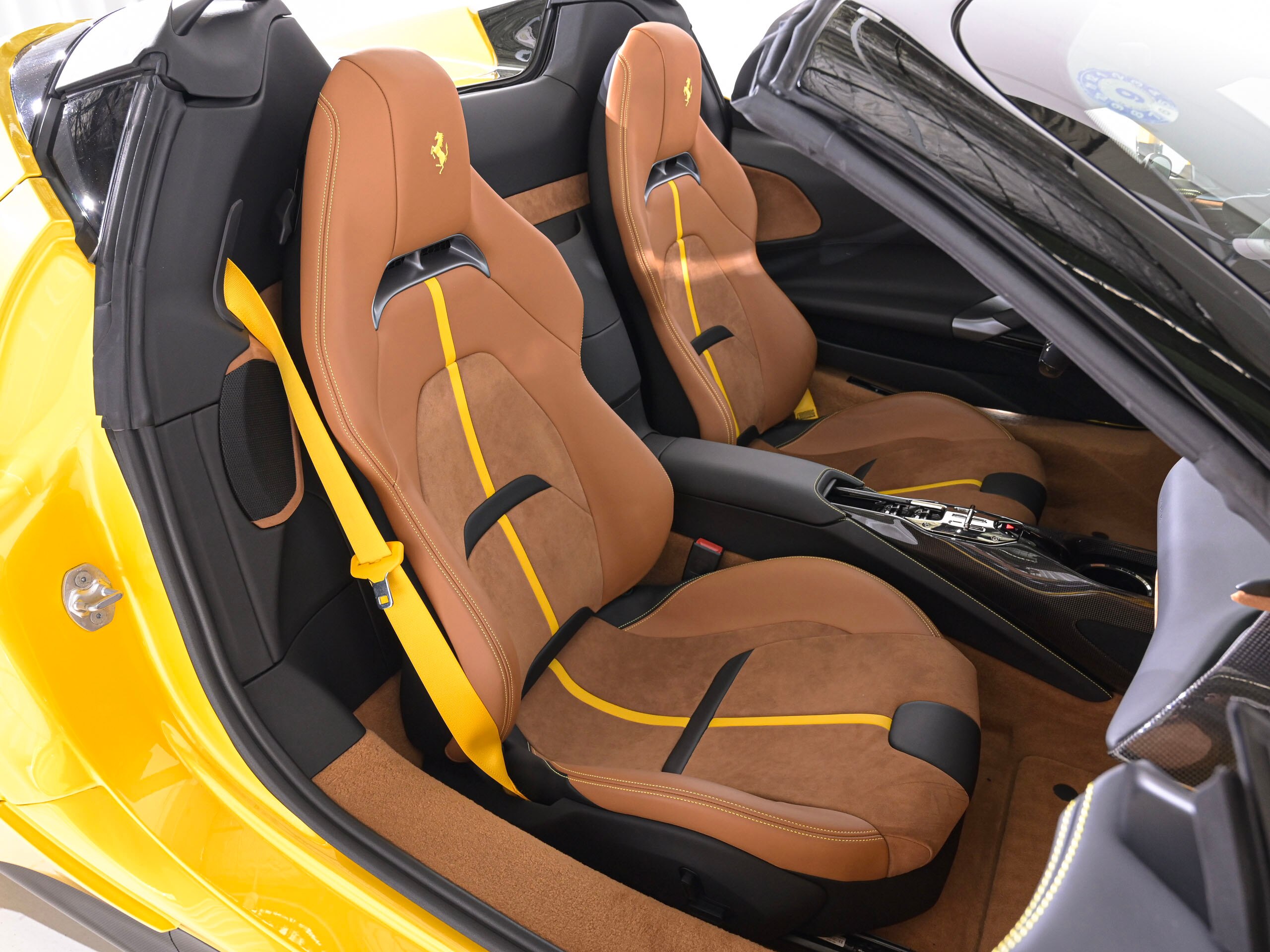 2022 Ferrari SF90Spider - フェラーリ SF90スパイダー F1 DCT E4WD カーボンファイバー製フロントスポイラー&サイドスプリッター(FCWS) カーボンファイバー製ラテラル・エンジン・エアーインテーク(CEIS) カーボンファイバー製ラテラル・リアスクリーン・アクセント(CERB)