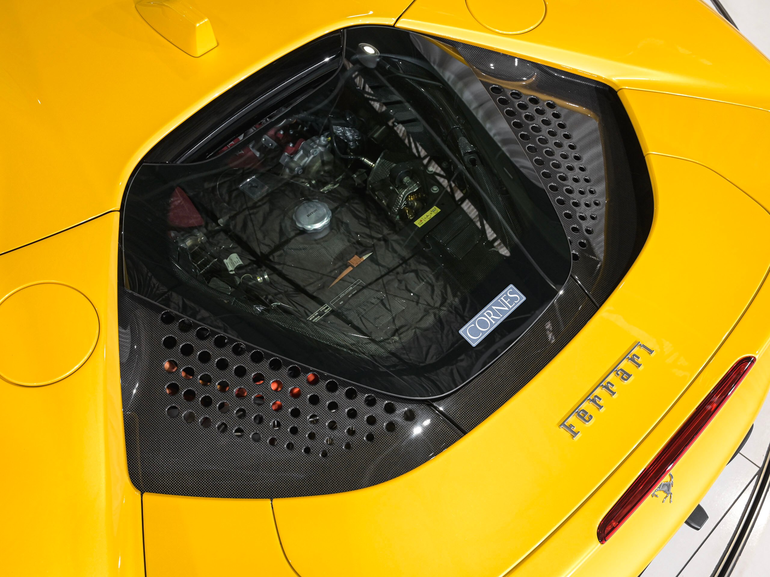 2022 Ferrari SF90Spider - フェラーリ SF90スパイダー F1 DCT E4WD カーボンファイバー製フロントスポイラー&サイドスプリッター(FCWS) カーボンファイバー製ラテラル・エンジン・エアーインテーク(CEIS) カーボンファイバー製ラテラル・リアスクリーン・アクセント(CERB)