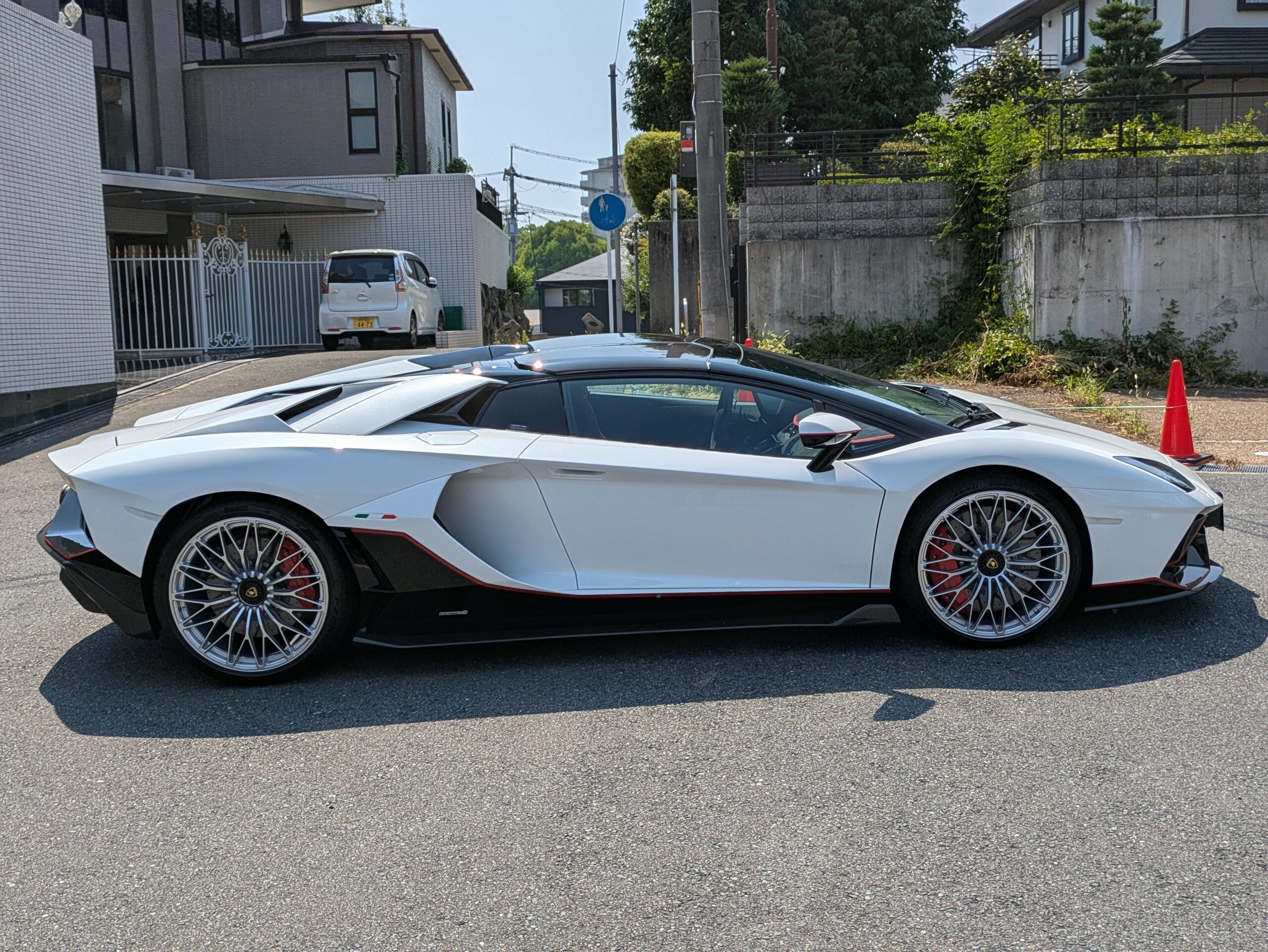 2022 Lamborghini Aventador Roadster