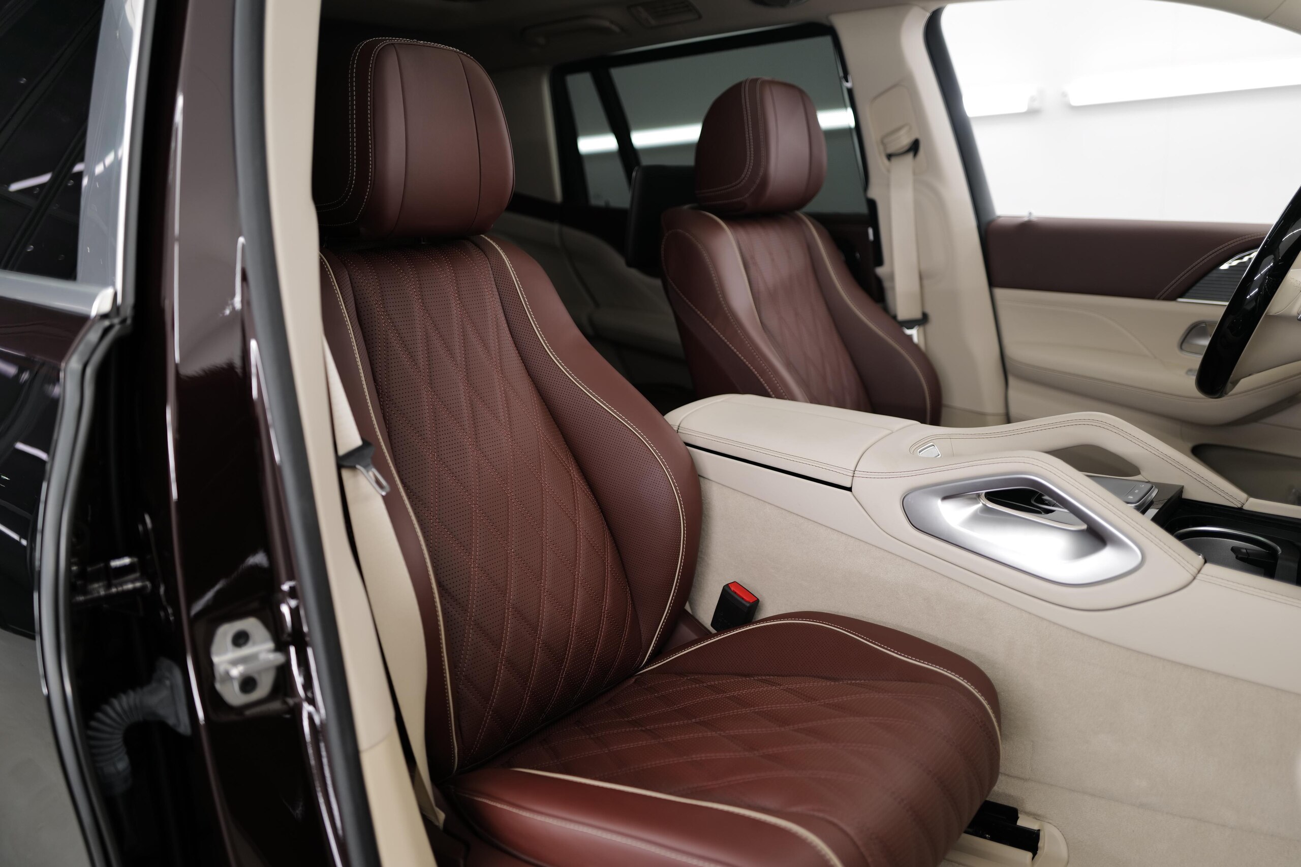 2024 Mercedes-Maybach GLS - メルセデス・マイバッハ GLS 600 (ISG) ファーストクラスパッケージ 4WD MP202501 後期モデル/ツートーンペイント/ファーストクラスPKG/左右独立シート/クーリングボックス/Burumesterサウンド/リヤエンター