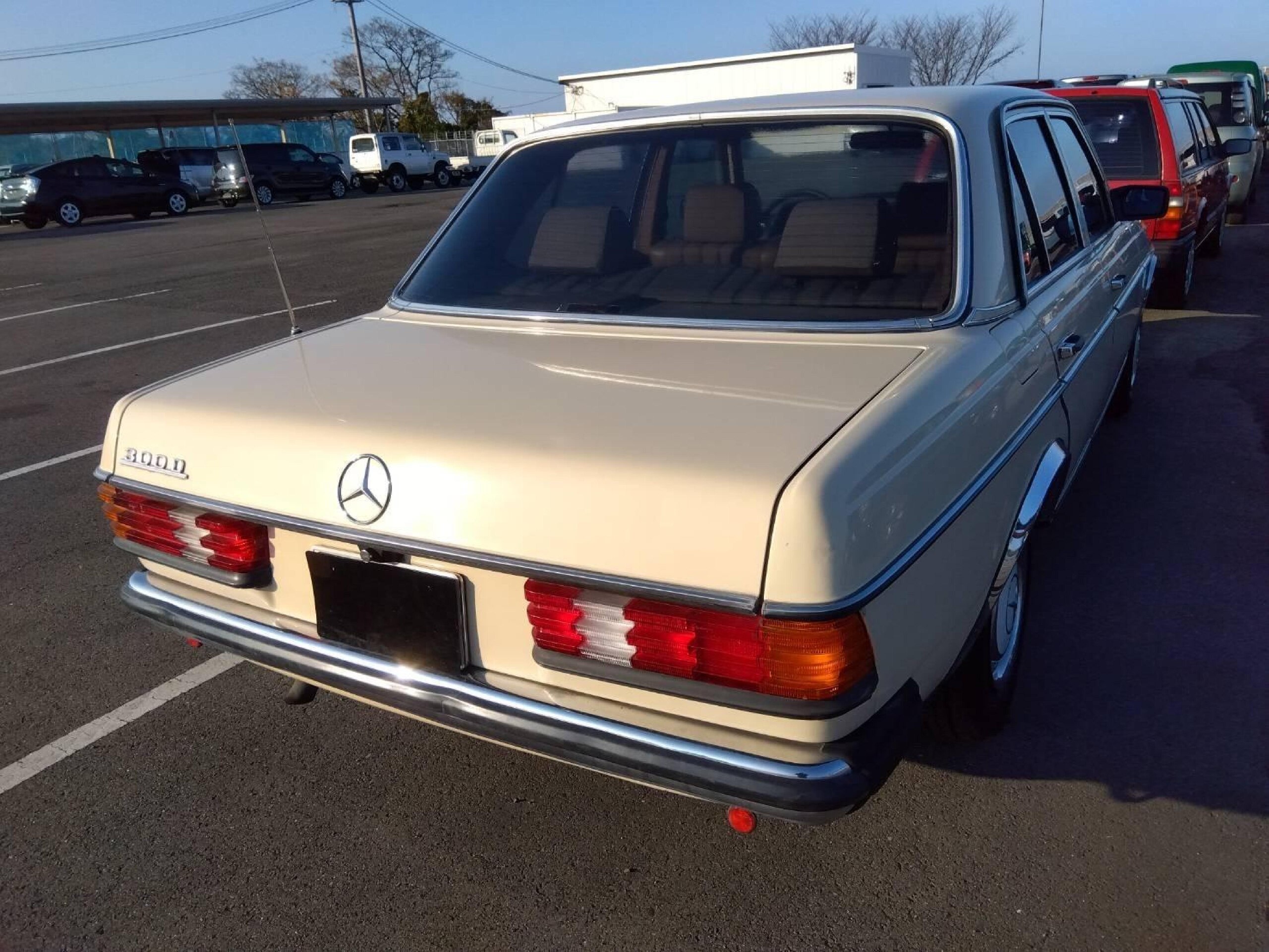 1982 Mercedes-Benz Mercedes-Benz - 1982 مرسيدس بنز Mercedes-Benz