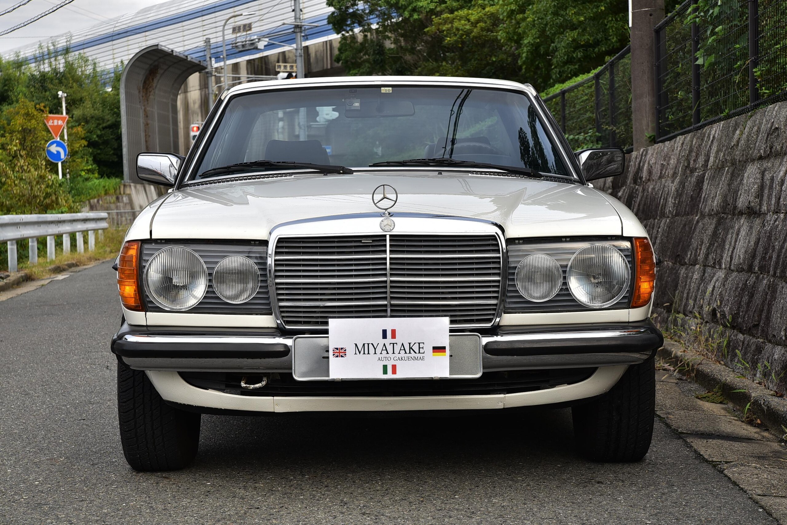 1982 Mercedes-Benz Medium Class Coupe - 1982 مرسيدس بنز Medium Class Coupe