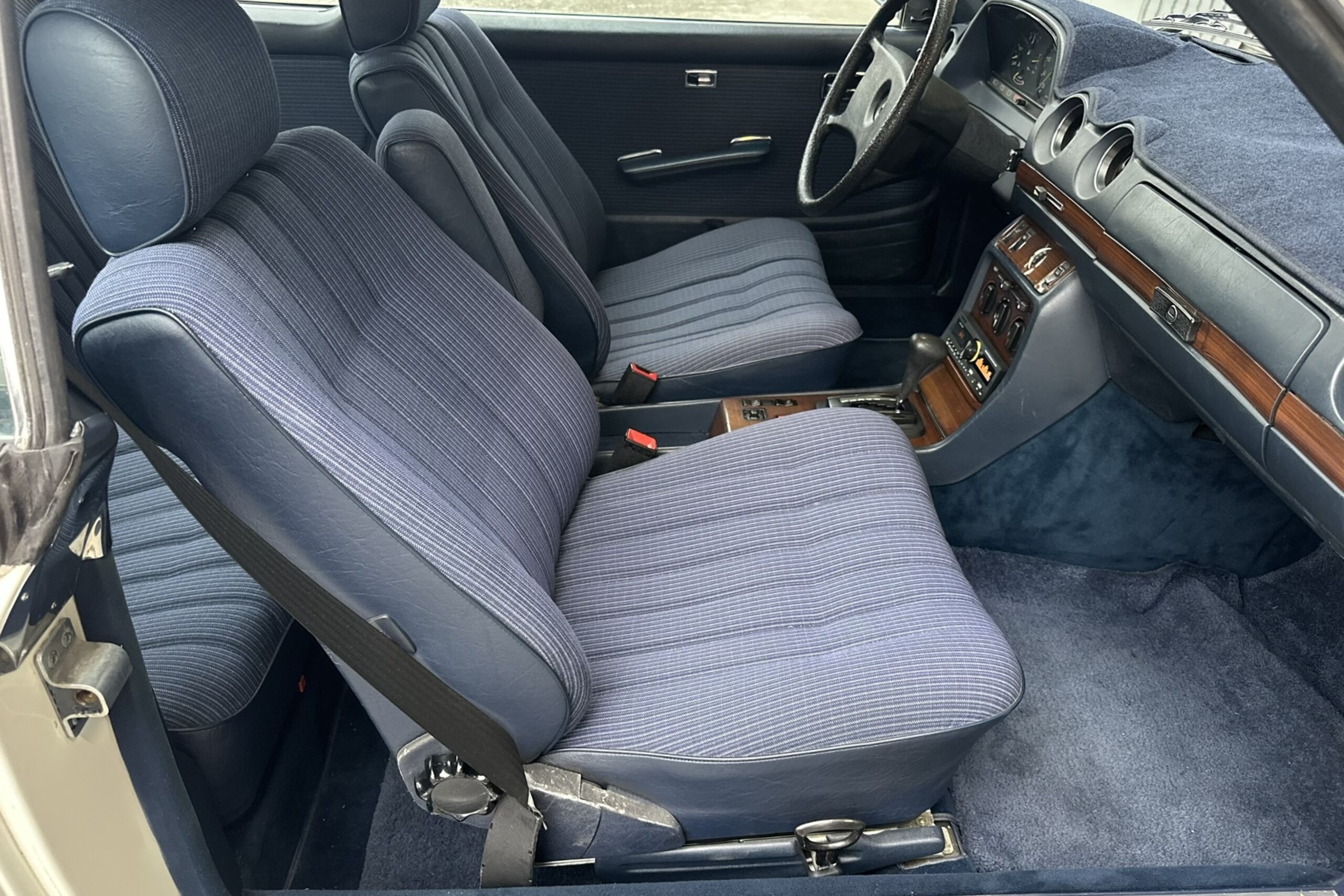 1984 Mercedes-Benz Medium Class Coupe - 1984 مرسيدس بنز Medium Class Coupe