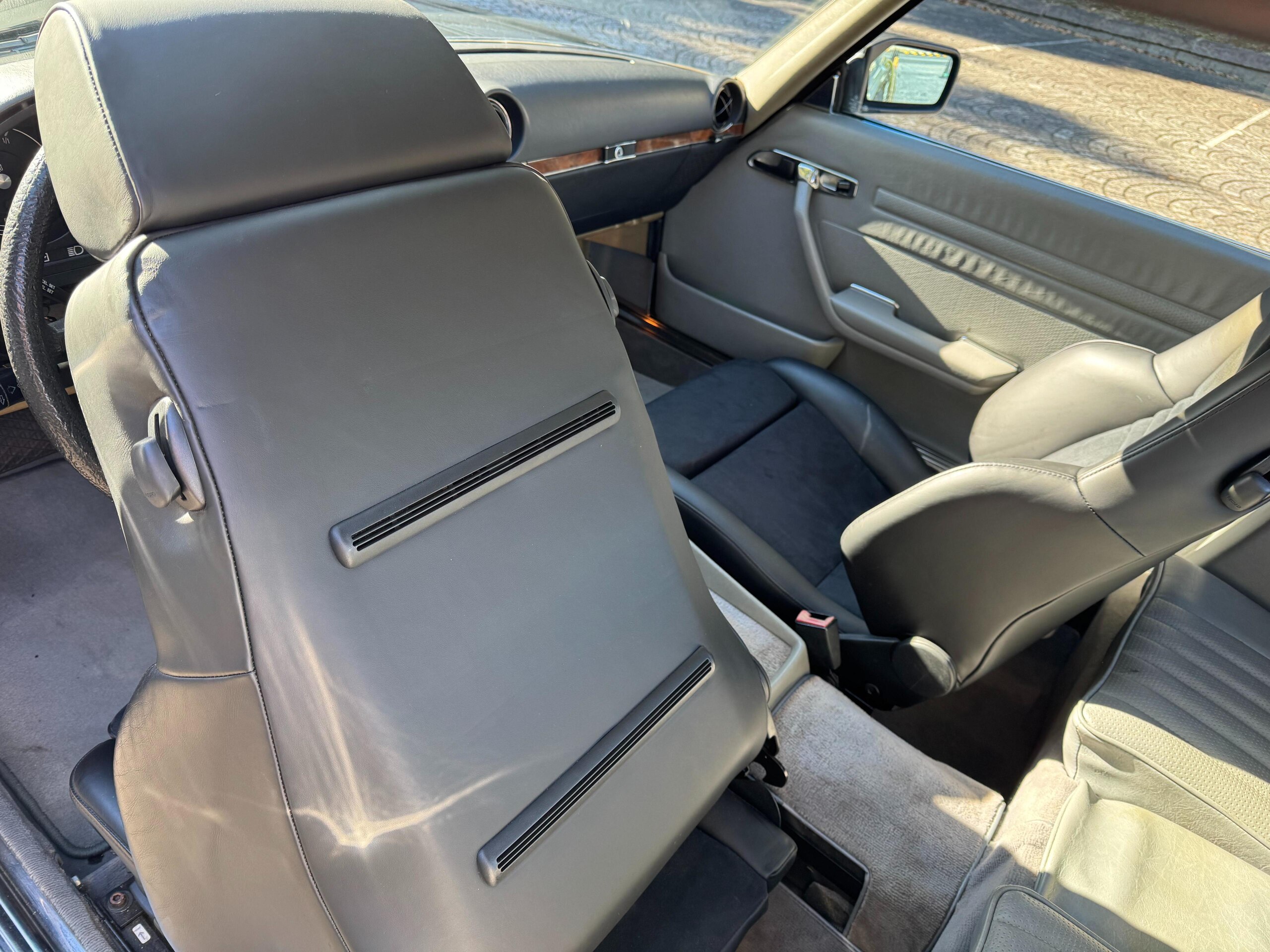 1987 Mercedes-Benz SLClass - メルセデス・ベンツ SLクラス 380SL(R107型) 黒ソフトトップ・ソフトトップ手動オープン・レカロ電動シート・ハードトップ取り外し・新車並行輸入