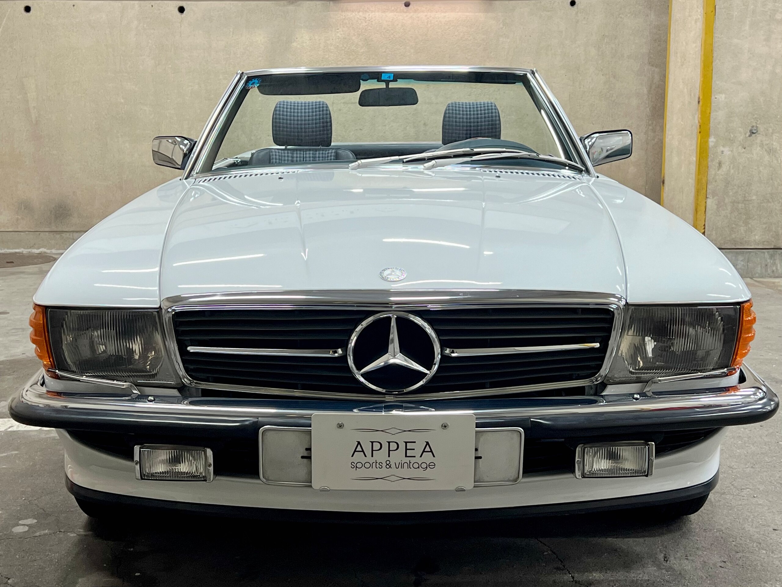 1987 Mercedes-Benz SLClass - メルセデス・ベンツ SLクラス 560SL 2オーナー 走4.9万K 紺内装&ソフトTOP(幌リア窓透明) 専用ウォールナットウッドP W107型最終5600ccV8EG搭載 足回り約160万正規D工場O/H済(BILSTEIN装着) NARDIウッドステア&ウッドシフト 別注ウッドコンソールBOX