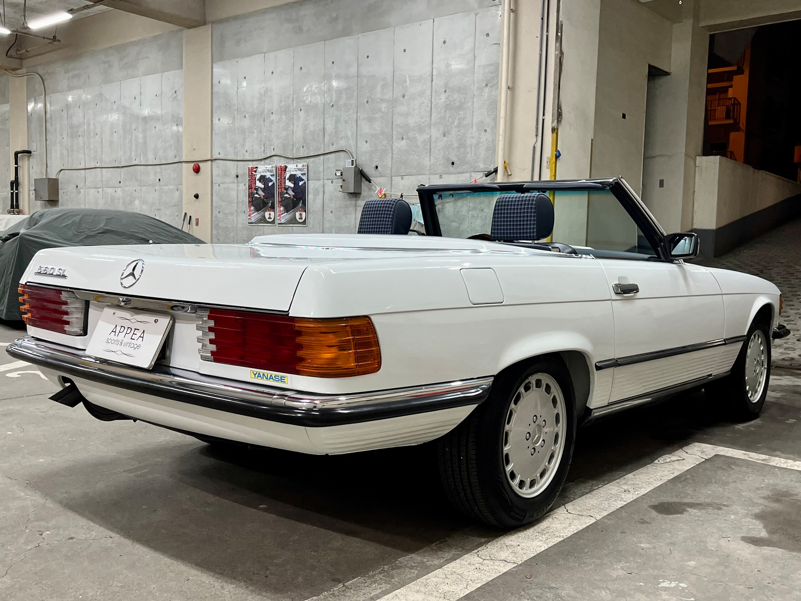 1987 Mercedes-Benz SLClass - メルセデス・ベンツ SLクラス 560SL 2オーナー 走4.9万K 紺内装&ソフトTOP(幌リア窓透明) 専用ウォールナットウッドP W107型最終5600ccV8EG搭載 足回り約160万正規D工場O/H済(BILSTEIN装着) NARDIウッドステア&ウッドシフト 別注ウッドコンソールBOX