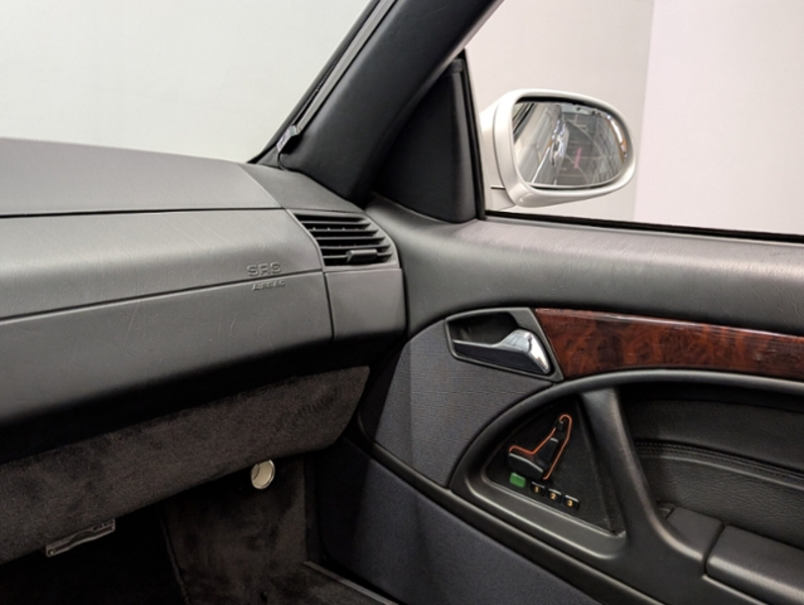 1998 Mercedes-Benz SLClass - メルセデス・ベンツ SLクラス SL320 本革シート ビークルデーターカード有 メモリー付電動パワーシート シートヒーター(運転席・助手席) レザーステアリング クルーズコントロール キセノンヘッドライト ソフトトップ(黒) ETC 17AW
