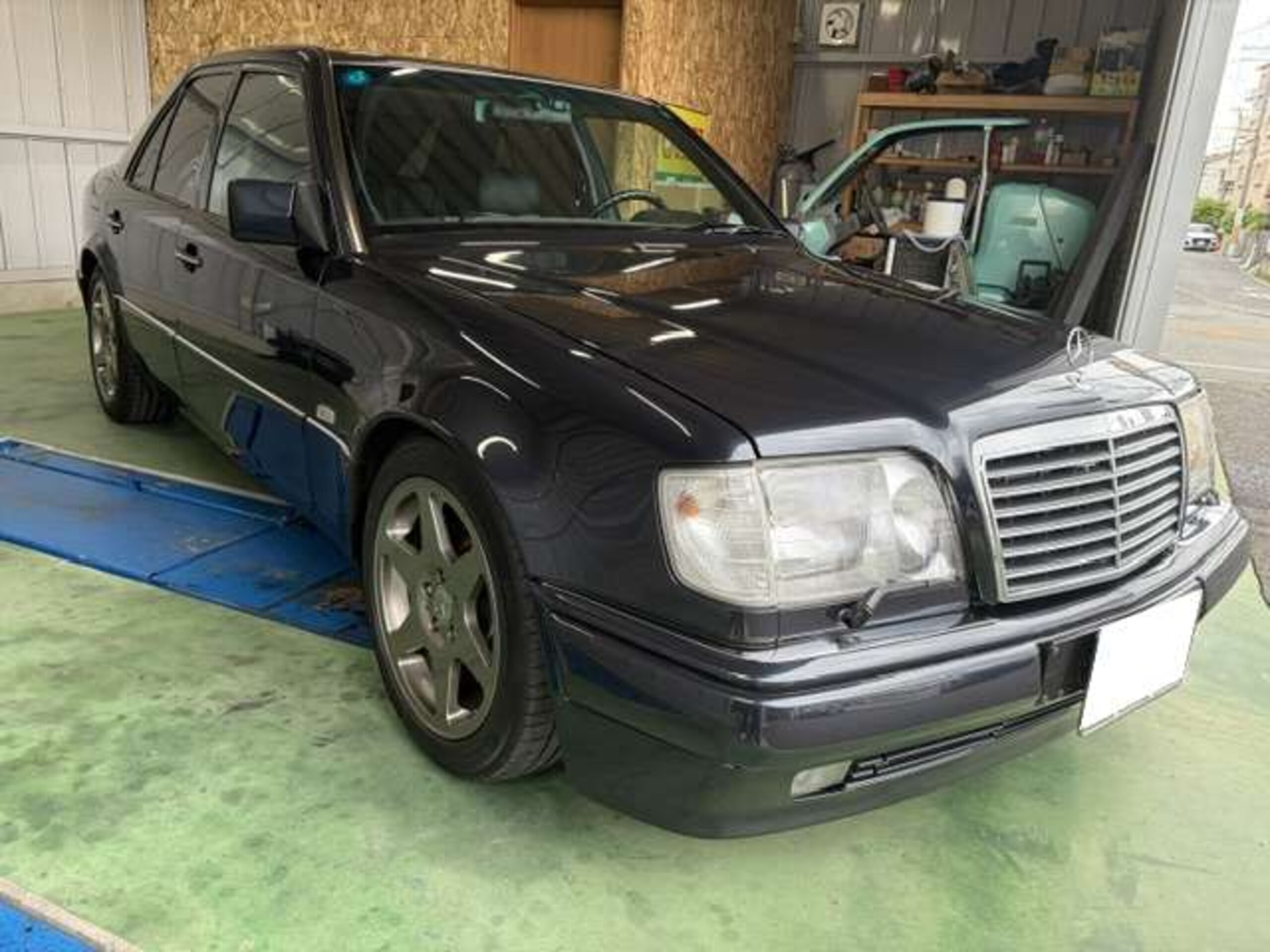 1997 Mercedes-Benz E-Class - 1997 مرسيدس بنز E-Class
