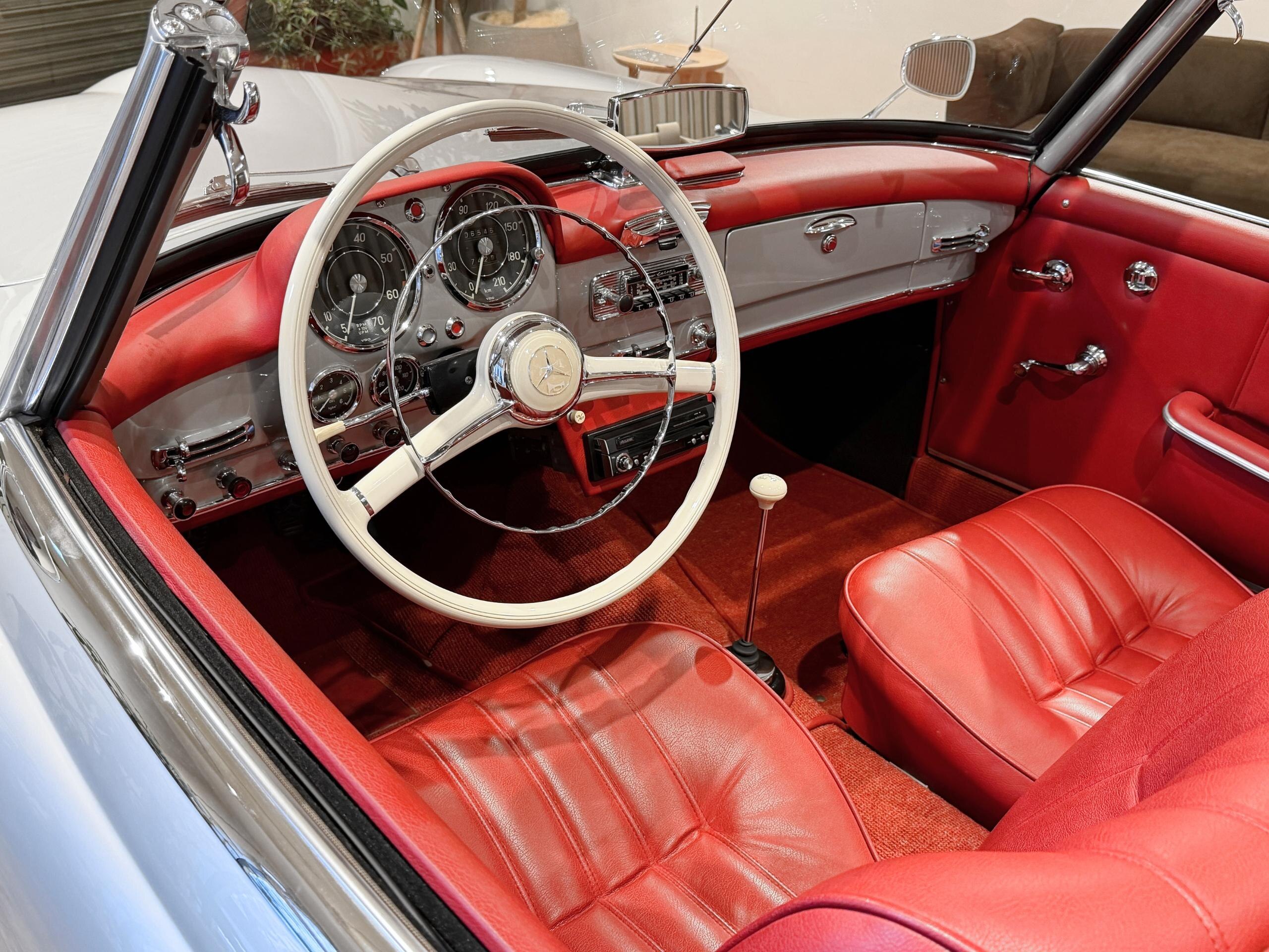 1960 Mercedes-Benz SLClass - メルセデス・ベンツ SLクラス 190SL / 4MT / 左H / 内外装レストア済み /レッドレザーシート / Weber製キャブレター / ベッカー製ラジオ