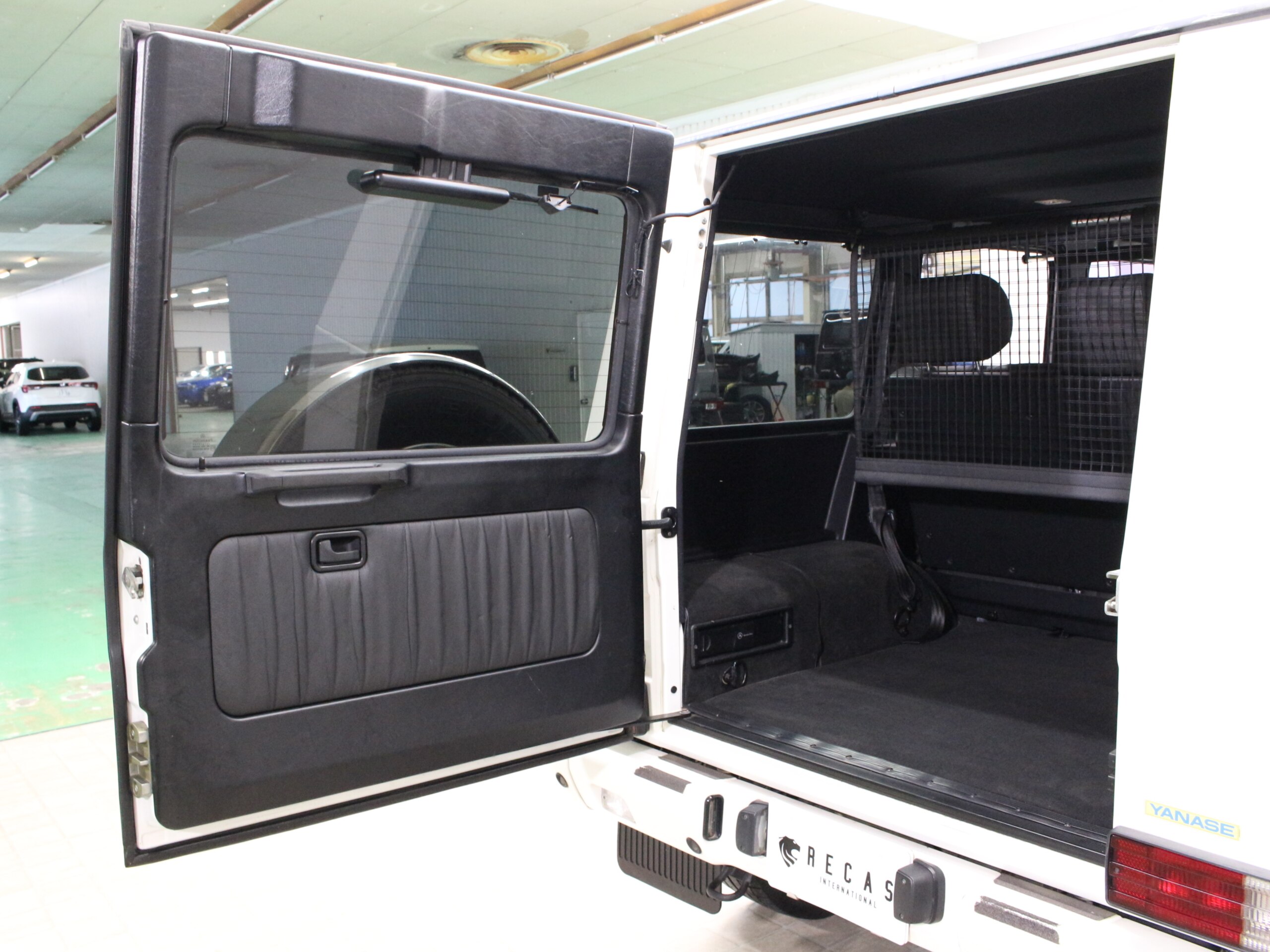 2002 Mercedes-Benz G-Class - メルセデス・ベンツ Gクラス G320L 4WD レザーシート シートヒーター サンルーフ 18インチAW 社外マフラー デジタルインナーミラー ドラレコ