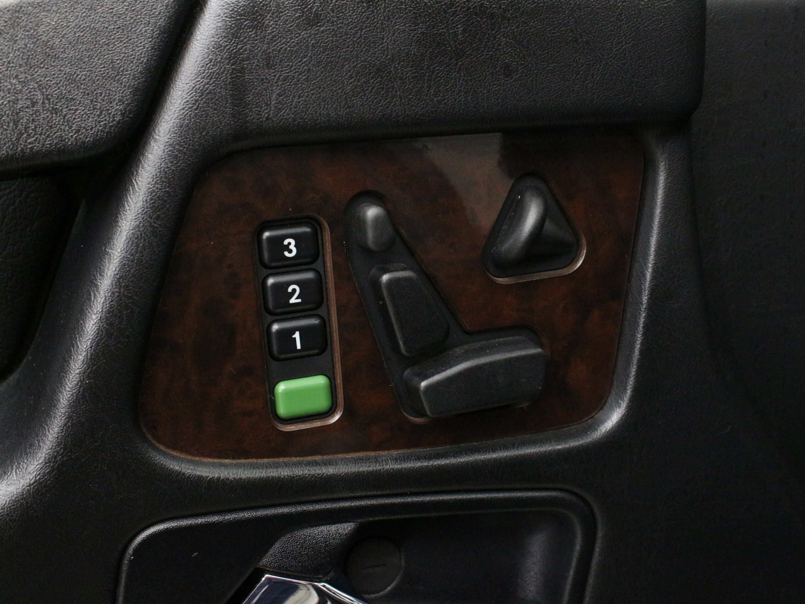 2002 Mercedes-Benz G-Class - メルセデス・ベンツ Gクラス G320L 4WD レザーシート シートヒーター サンルーフ 18インチAW 社外マフラー デジタルインナーミラー ドラレコ