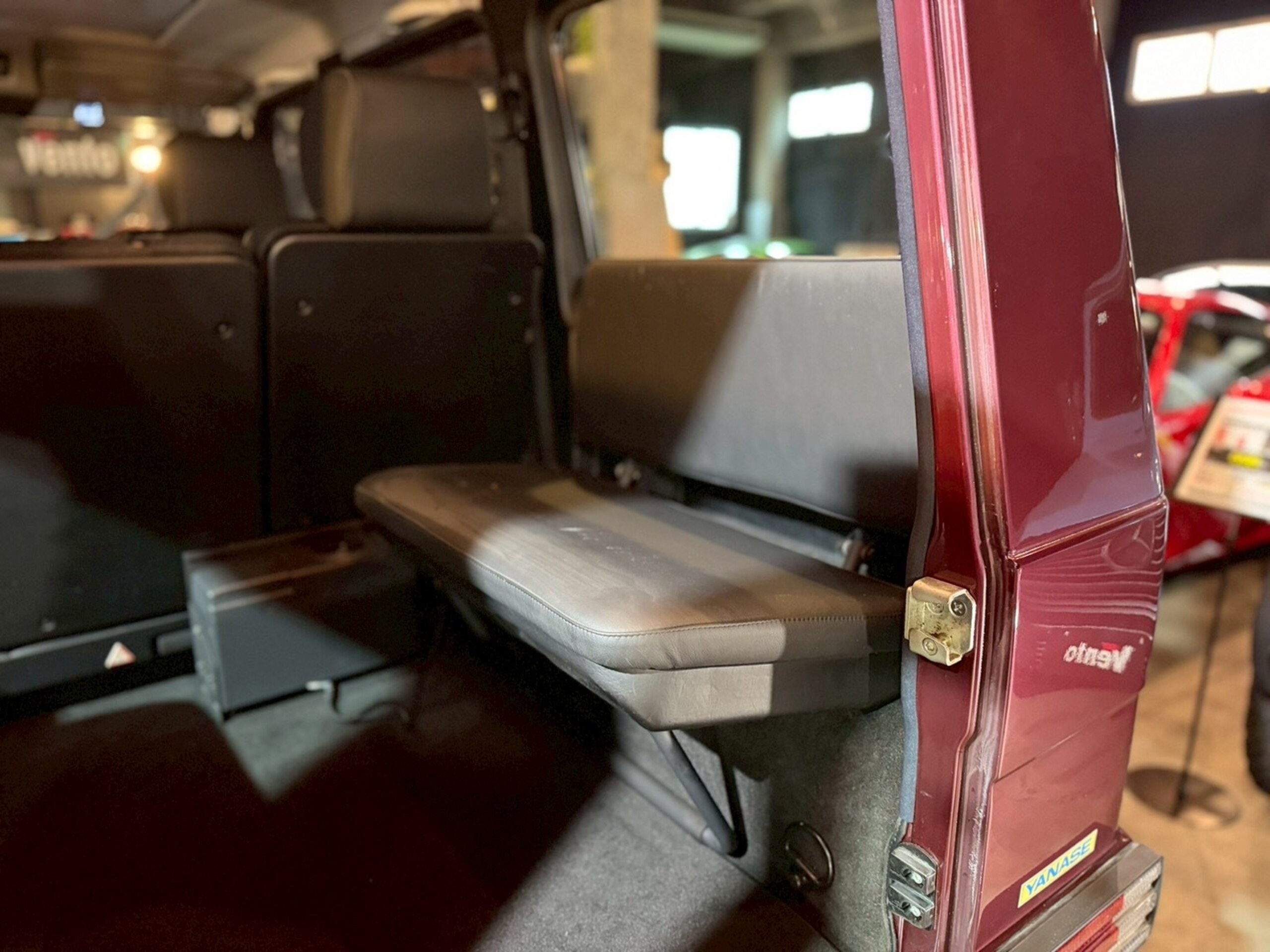 1998 Mercedes-Benz G-Class - メルセデス・ベンツ Gクラス G320 ロング 4WD 正規ディーラーV6 モデル/オリジナルコンディション/ルビーレッド/カンガルーバンパー/ブラック本革シート/サンルーフ/シートヒーター/スペアタイヤカバー/純正オーディオ/記録簿/スペアキー/サードシート/ETC