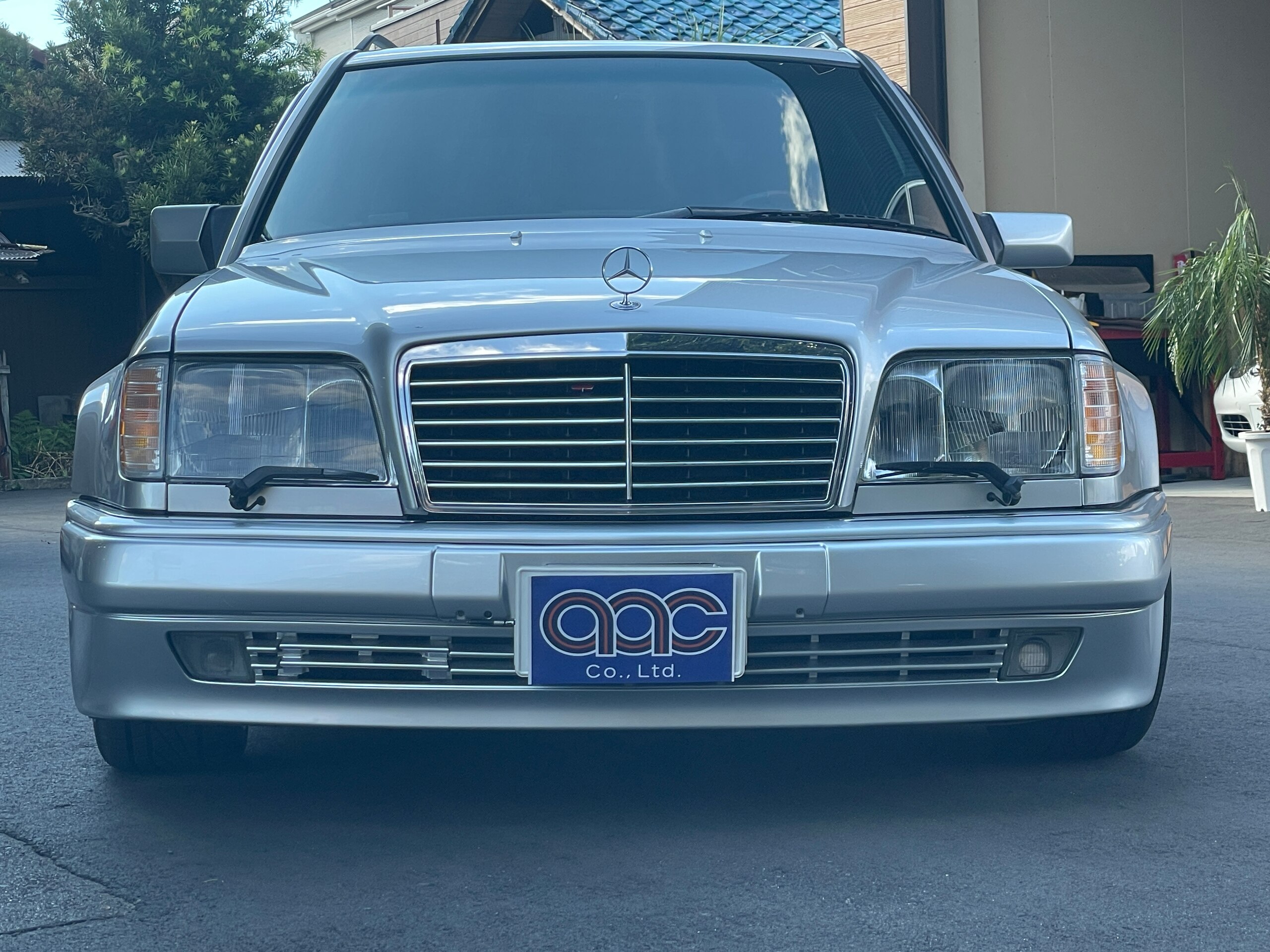 1991 Mercedes-Benz E-Class Wagon - メルセデス・ベンツ Eクラスワゴン E300TE 91年前期(国内登録H8年10月)W124 ポルシェオーナメント マッキントッシュ コンチネンタル18インチ新品タイヤ 本革シートカスタム サンルーフ AVアンプワンオフ加工 ローダウン ワンオフ4本出しマフラー エンジンオレンジ塗装