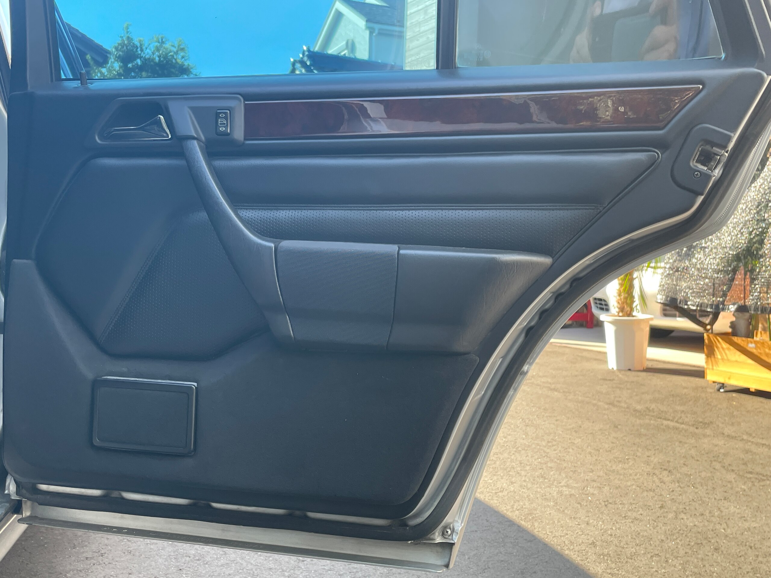 1991 Mercedes-Benz E-Class Wagon - メルセデス・ベンツ Eクラスワゴン E300TE 91年前期(国内登録H8年10月)W124 ポルシェオーナメント マッキントッシュ コンチネンタル18インチ新品タイヤ 本革シートカスタム サンルーフ AVアンプワンオフ加工 ローダウン ワンオフ4本出しマフラー エンジンオレンジ塗装