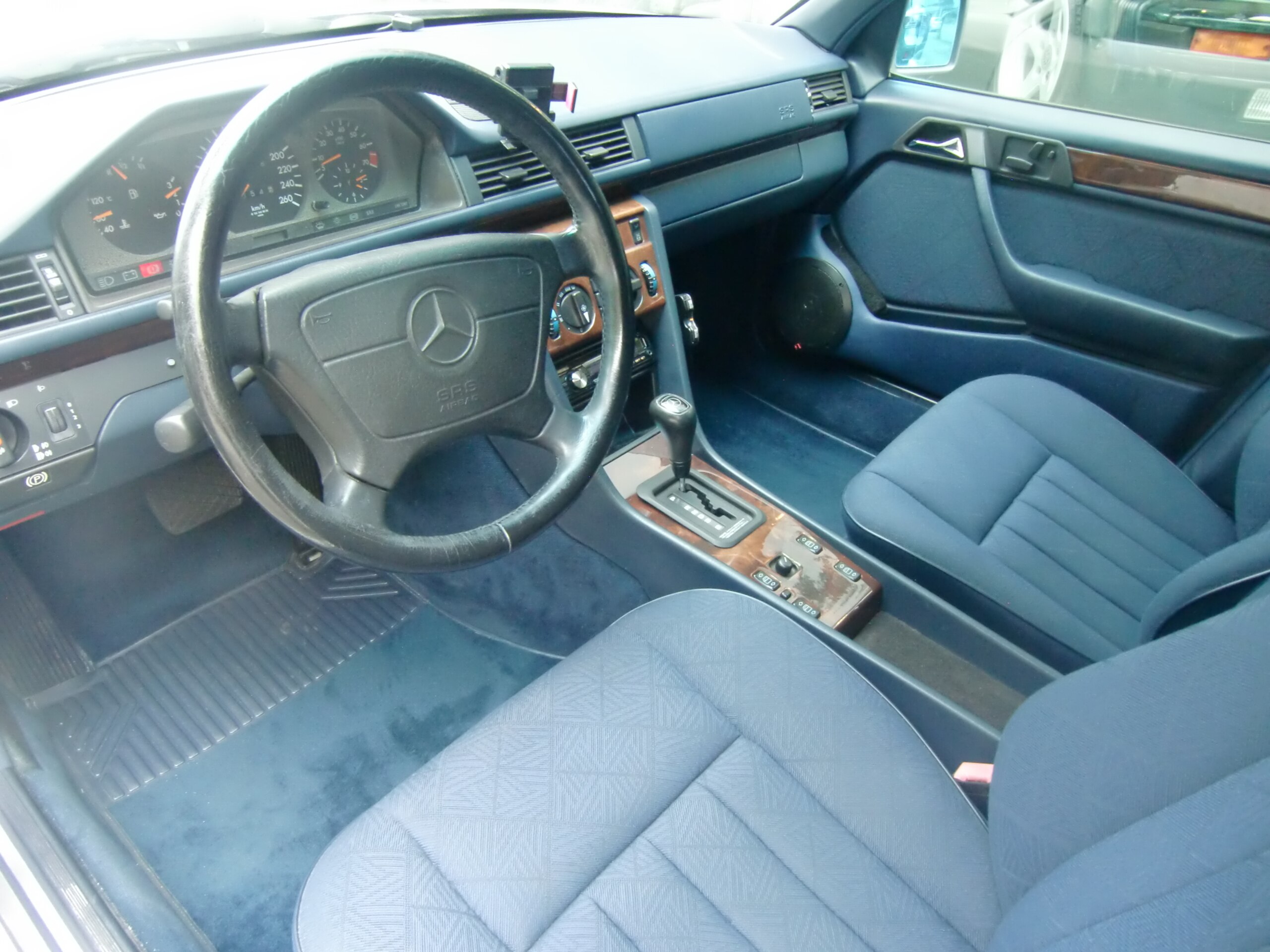 1994 Mercedes-Benz E-Class Wagon - 1994 مرسيدس بنز E-Class Wagon