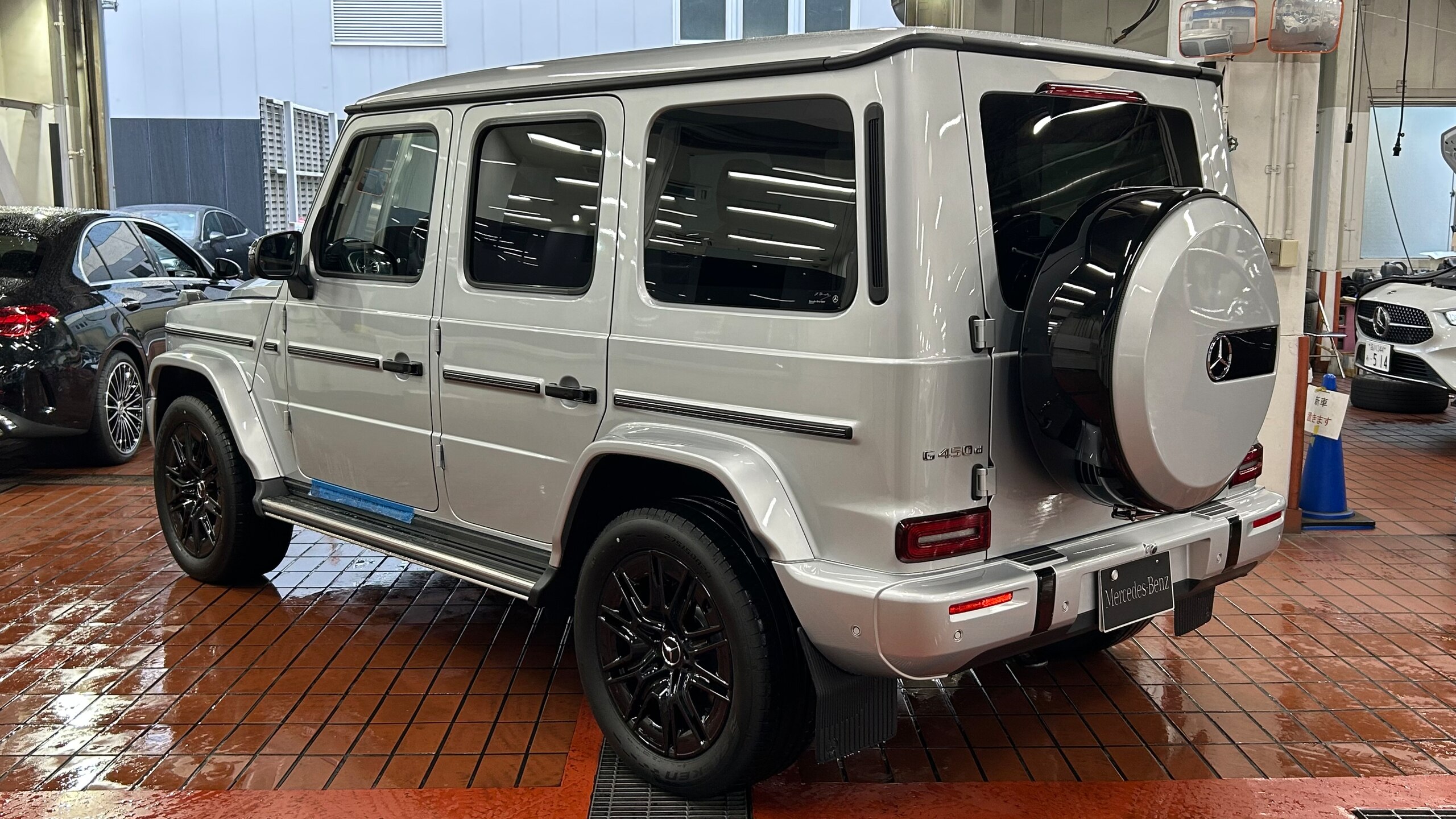 2026 Mercedes-Benz G-Class - メルセデス・ベンツ Gクラス G450d AMGラインパッケージ (ISG) ディーゼルターボ 4WD MP202601 イリジウムシルバー ナッパレザーエスプレッソブラウン ナイトパッケージ MANUFAKTURプログラム MANUFAKTURプログラム・プラス MANUFAKTUR本革ツートンステアリング