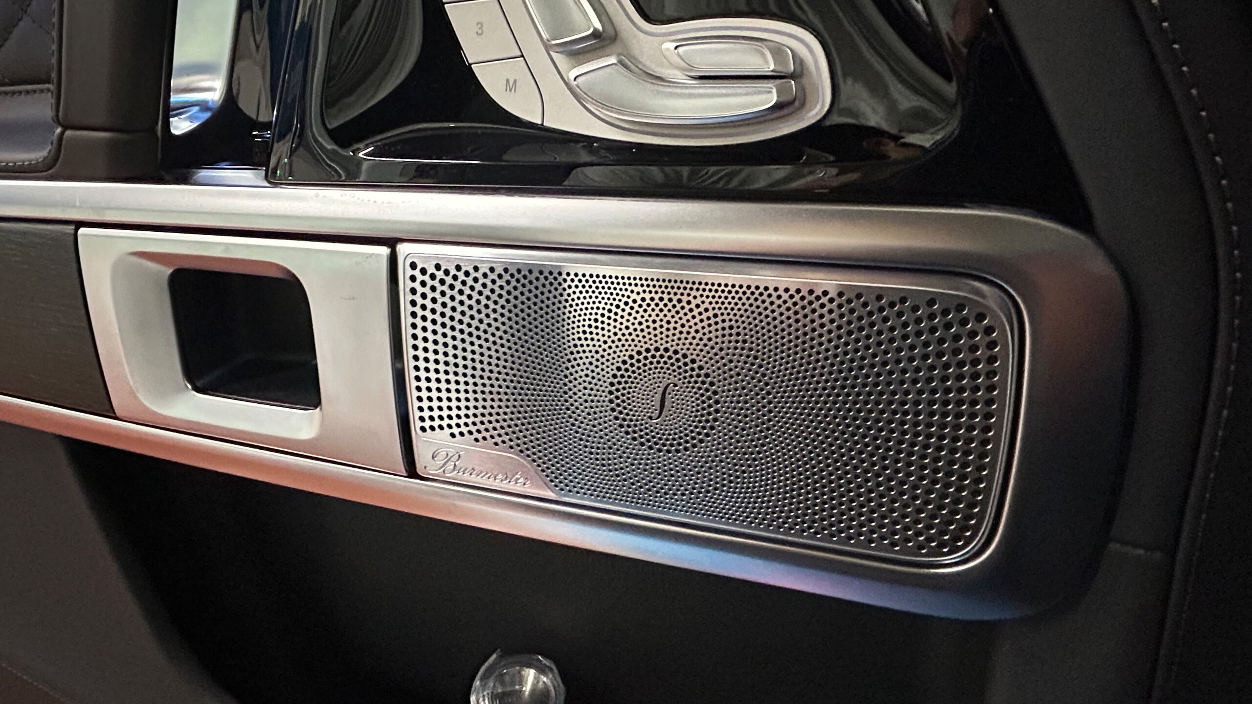 2026 Mercedes-Benz G-Class - メルセデス・ベンツ Gクラス G450d AMGラインパッケージ (ISG) ディーゼルターボ 4WD MP202601 イリジウムシルバー ナッパレザーエスプレッソブラウン ナイトパッケージ MANUFAKTURプログラム MANUFAKTURプログラム・プラス MANUFAKTUR本革ツートンステアリング
