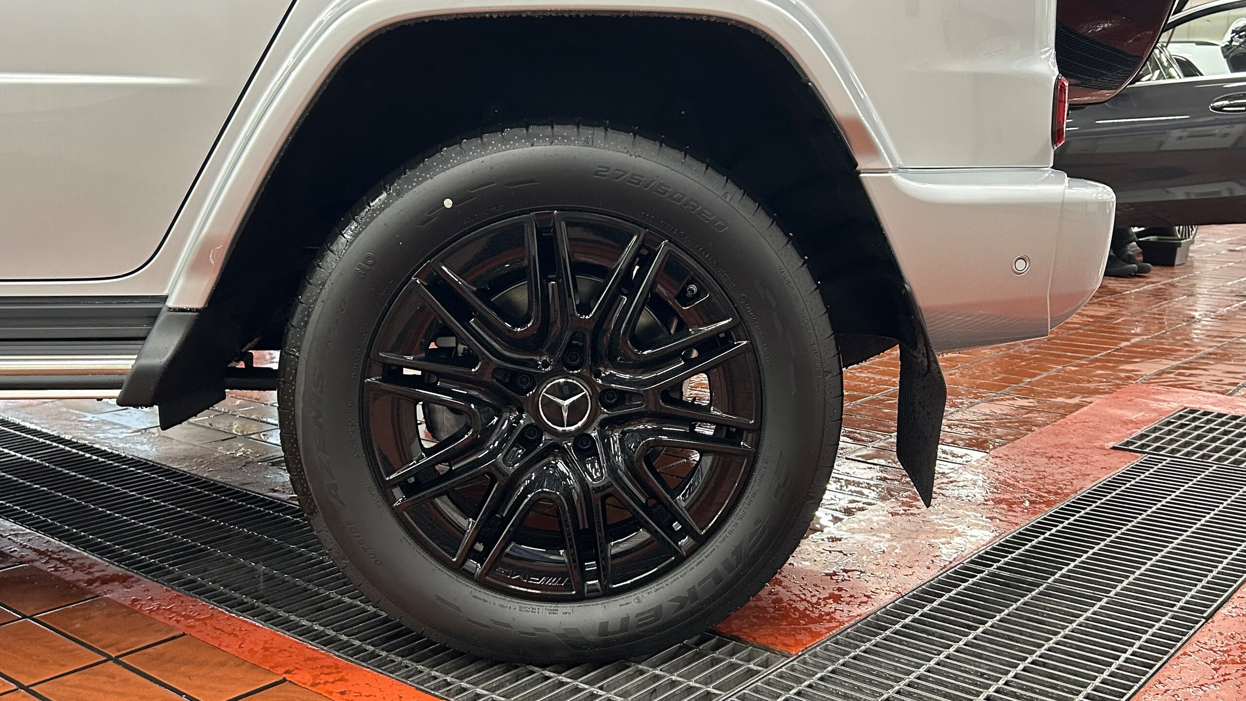 2026 Mercedes-Benz G-Class - メルセデス・ベンツ Gクラス G450d AMGラインパッケージ (ISG) ディーゼルターボ 4WD MP202601 イリジウムシルバー ナッパレザーエスプレッソブラウン ナイトパッケージ MANUFAKTURプログラム MANUFAKTURプログラム・プラス MANUFAKTUR本革ツートンステアリング