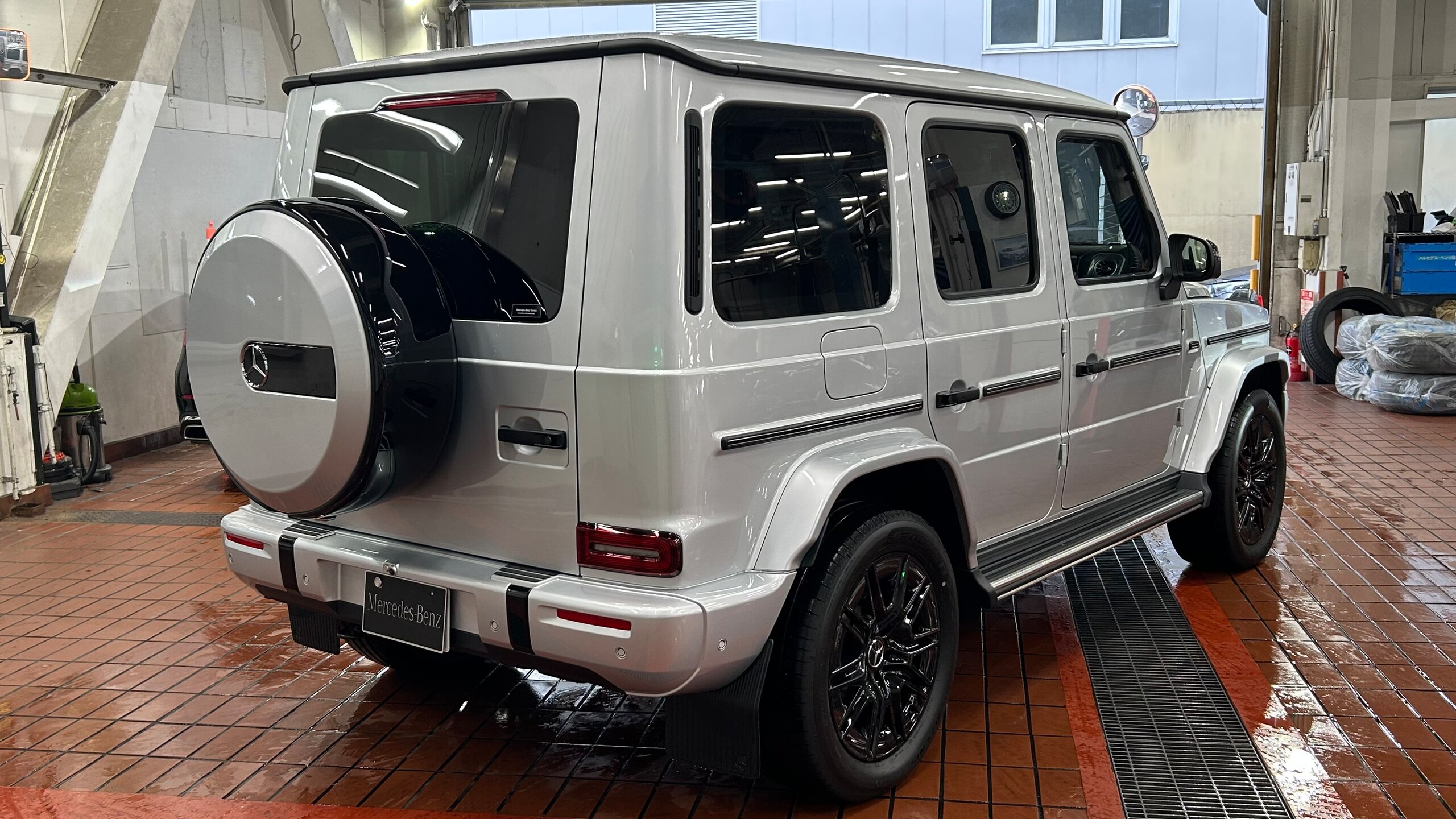 2026 Mercedes-Benz G-Class - メルセデス・ベンツ Gクラス G450d AMGラインパッケージ (ISG) ディーゼルターボ 4WD MP202601 イリジウムシルバー ナッパレザーエスプレッソブラウン ナイトパッケージ MANUFAKTURプログラム MANUFAKTURプログラム・プラス MANUFAKTUR本革ツートンステアリング