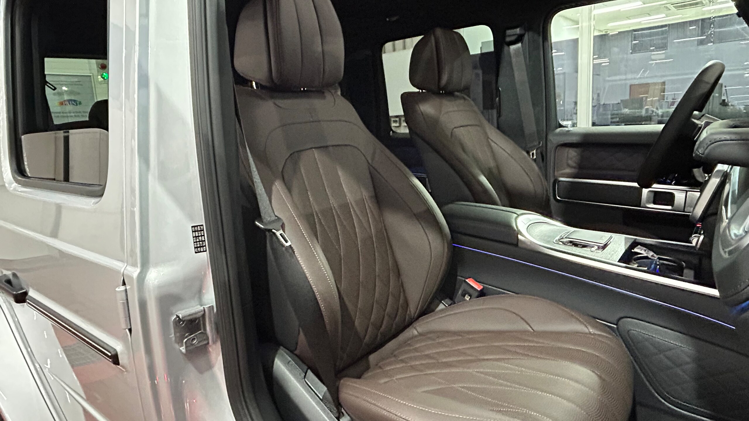 2026 Mercedes-Benz G-Class - メルセデス・ベンツ Gクラス G450d AMGラインパッケージ (ISG) ディーゼルターボ 4WD MP202601 イリジウムシルバー ナッパレザーエスプレッソブラウン ナイトパッケージ MANUFAKTURプログラム MANUFAKTURプログラム・プラス MANUFAKTUR本革ツートンステアリング