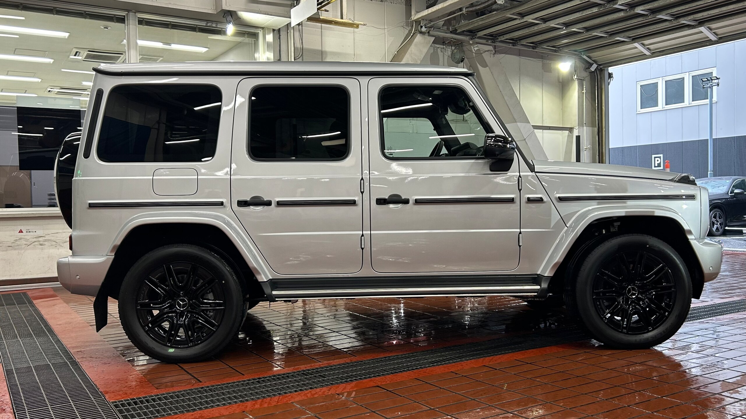 2026 Mercedes-Benz G-Class - メルセデス・ベンツ Gクラス G450d AMGラインパッケージ (ISG) ディーゼルターボ 4WD MP202601 イリジウムシルバー ナッパレザーエスプレッソブラウン ナイトパッケージ MANUFAKTURプログラム MANUFAKTURプログラム・プラス MANUFAKTUR本革ツートンステアリング