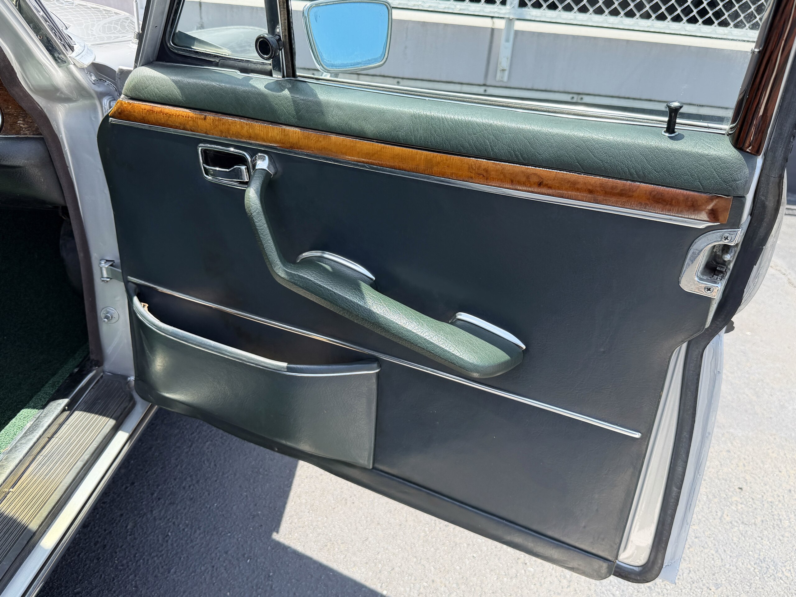 1971 Mercedes-Benz S-Class - メルセデス・ベンツ Sクラス 300SEL 6.3 W109/4AT/エアサス/パワーウインドウ/サンルーフ/24年製ホワイトリボンタイヤ